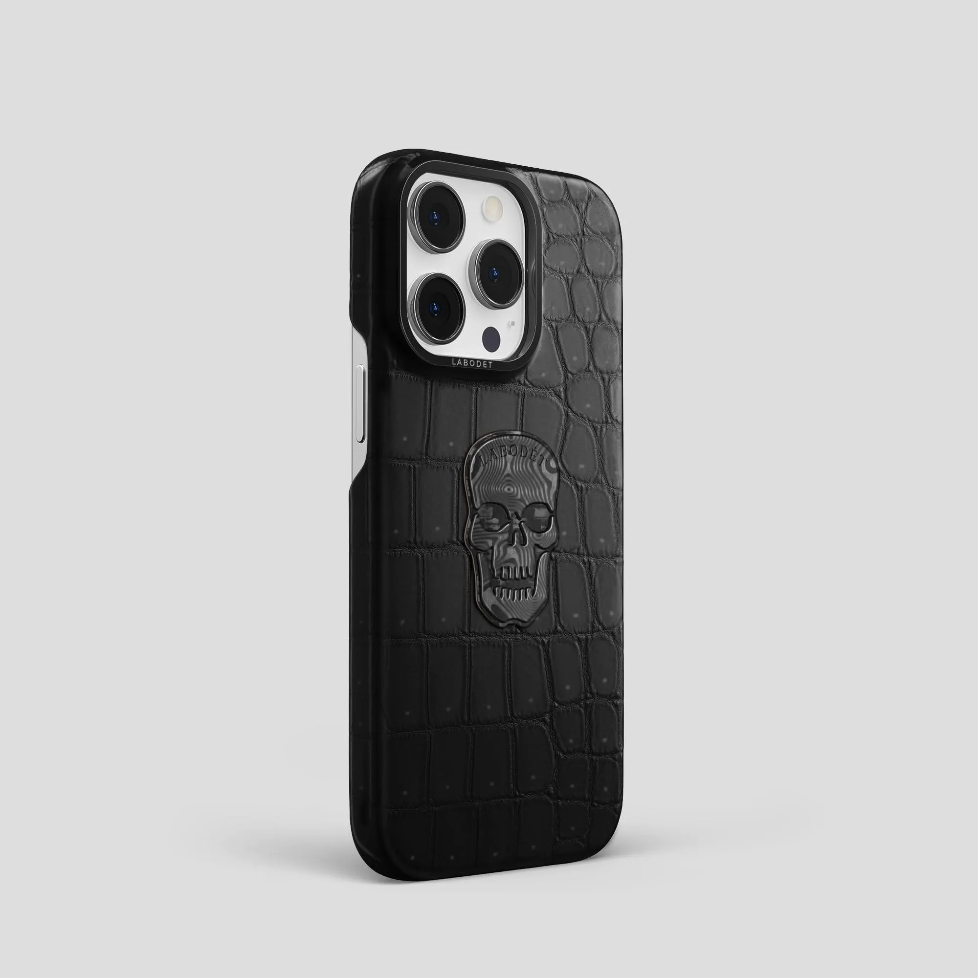 Classic Case With Carbon Skull For iPhone 14 Pro In Porosus Crocodile