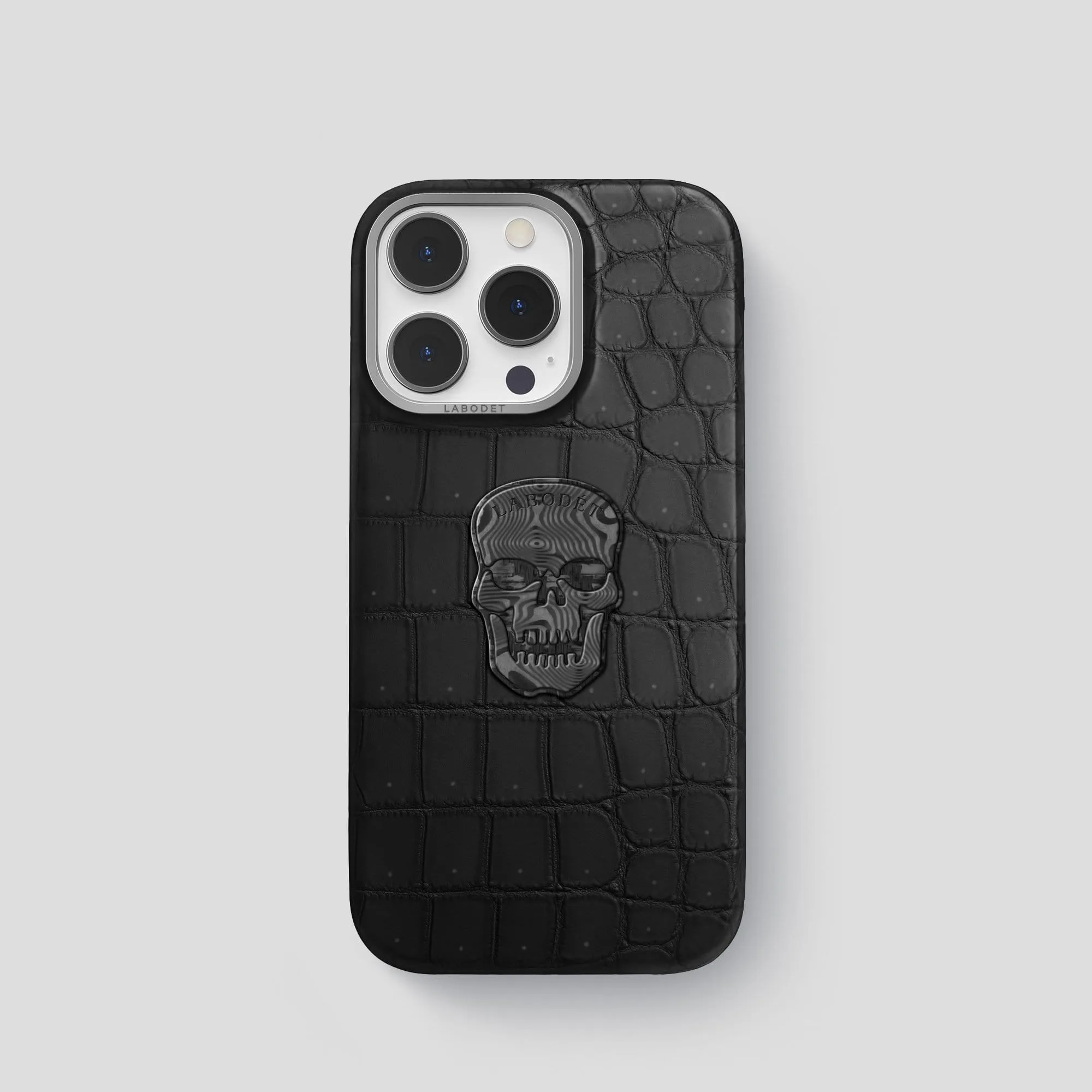 Classic Case With Carbon Skull For iPhone 14 Pro In Porosus Crocodile