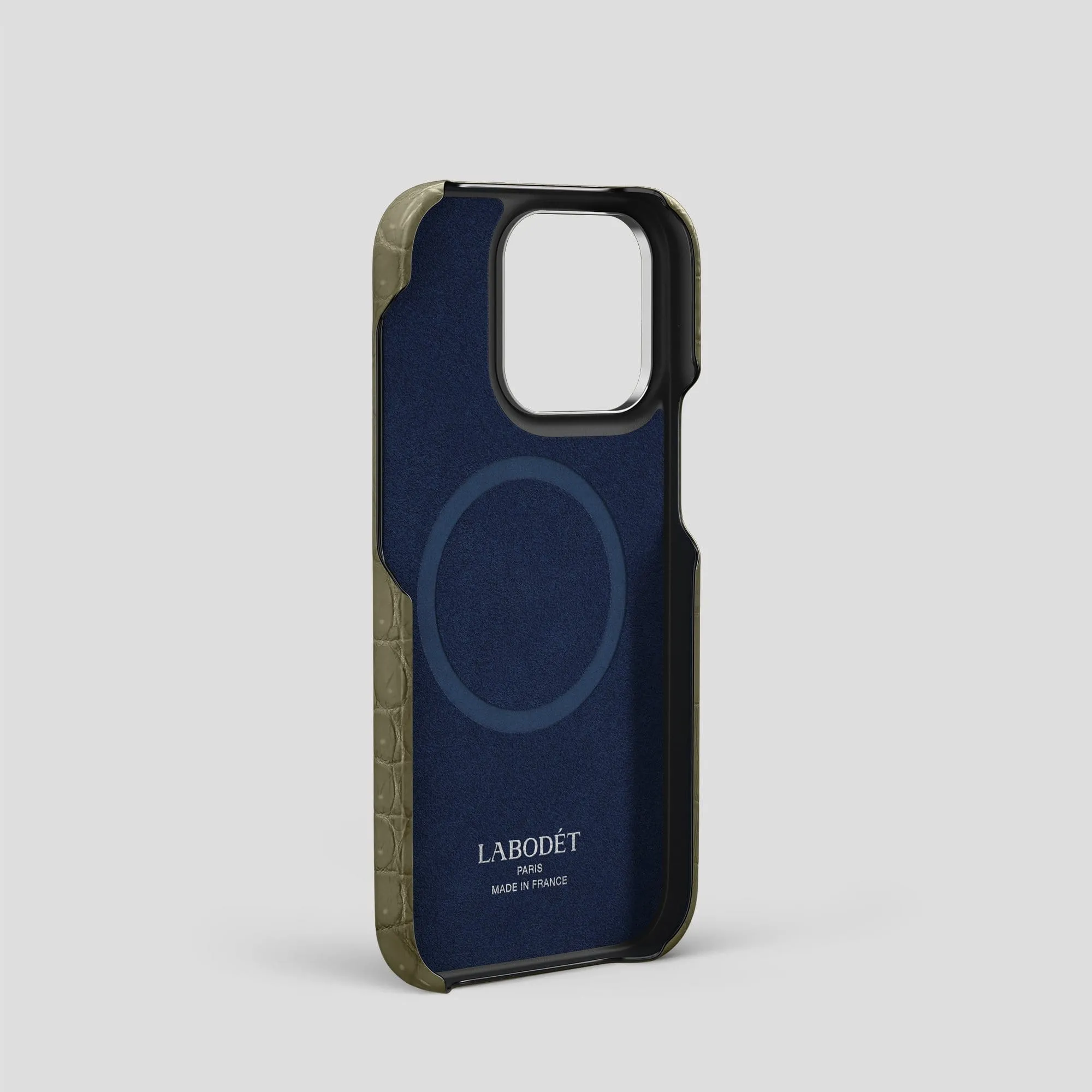 Classic Case With Carbon Skull For iPhone 14 Pro In Porosus Crocodile