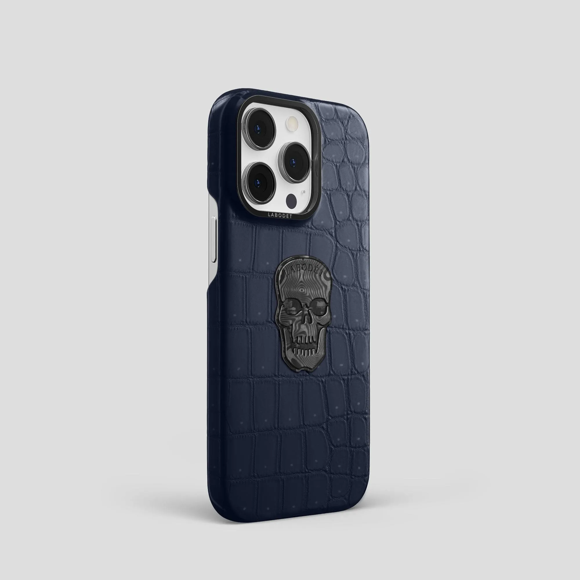Classic Case With Carbon Skull For iPhone 14 Pro In Porosus Crocodile