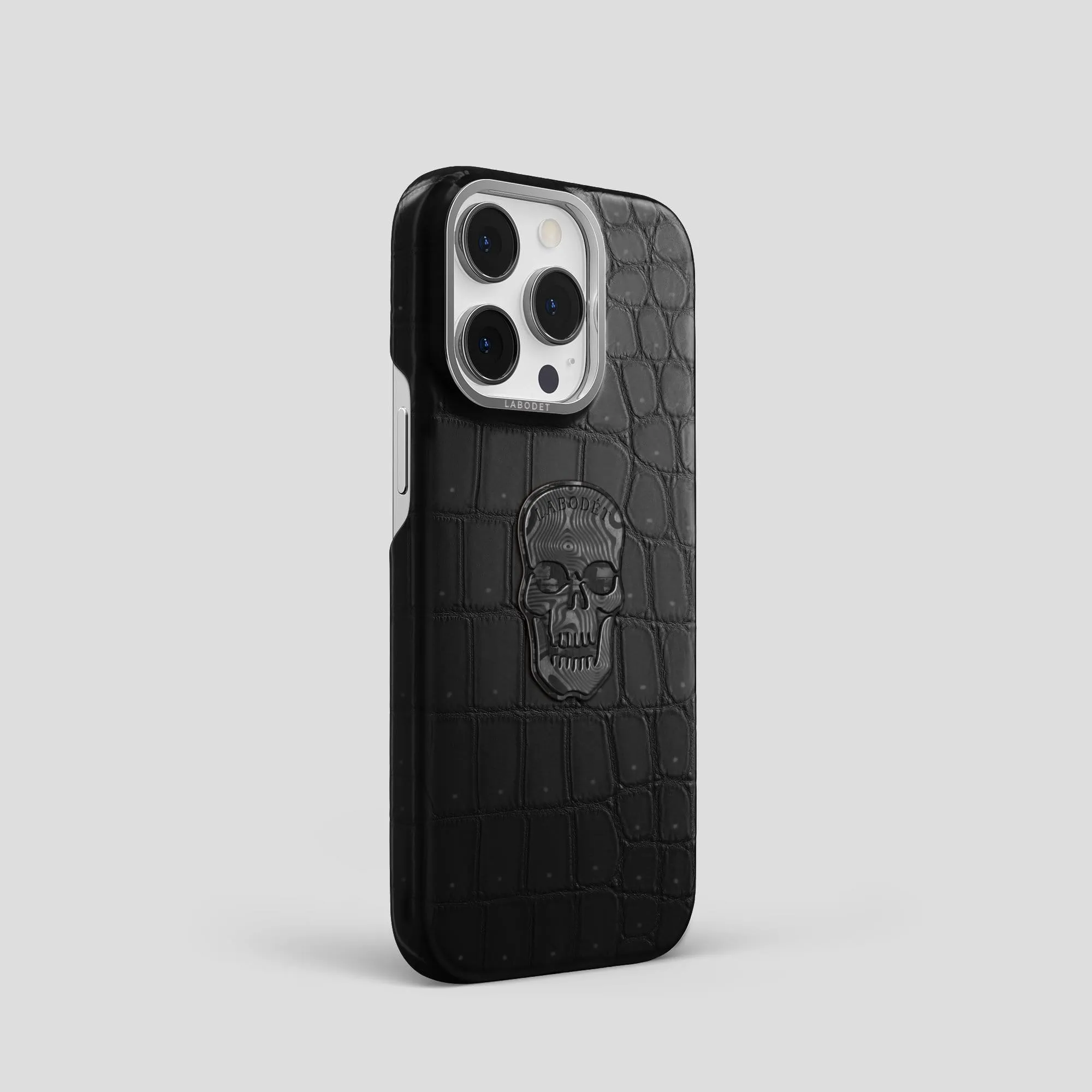 Classic Case With Carbon Skull For iPhone 14 Pro In Porosus Crocodile