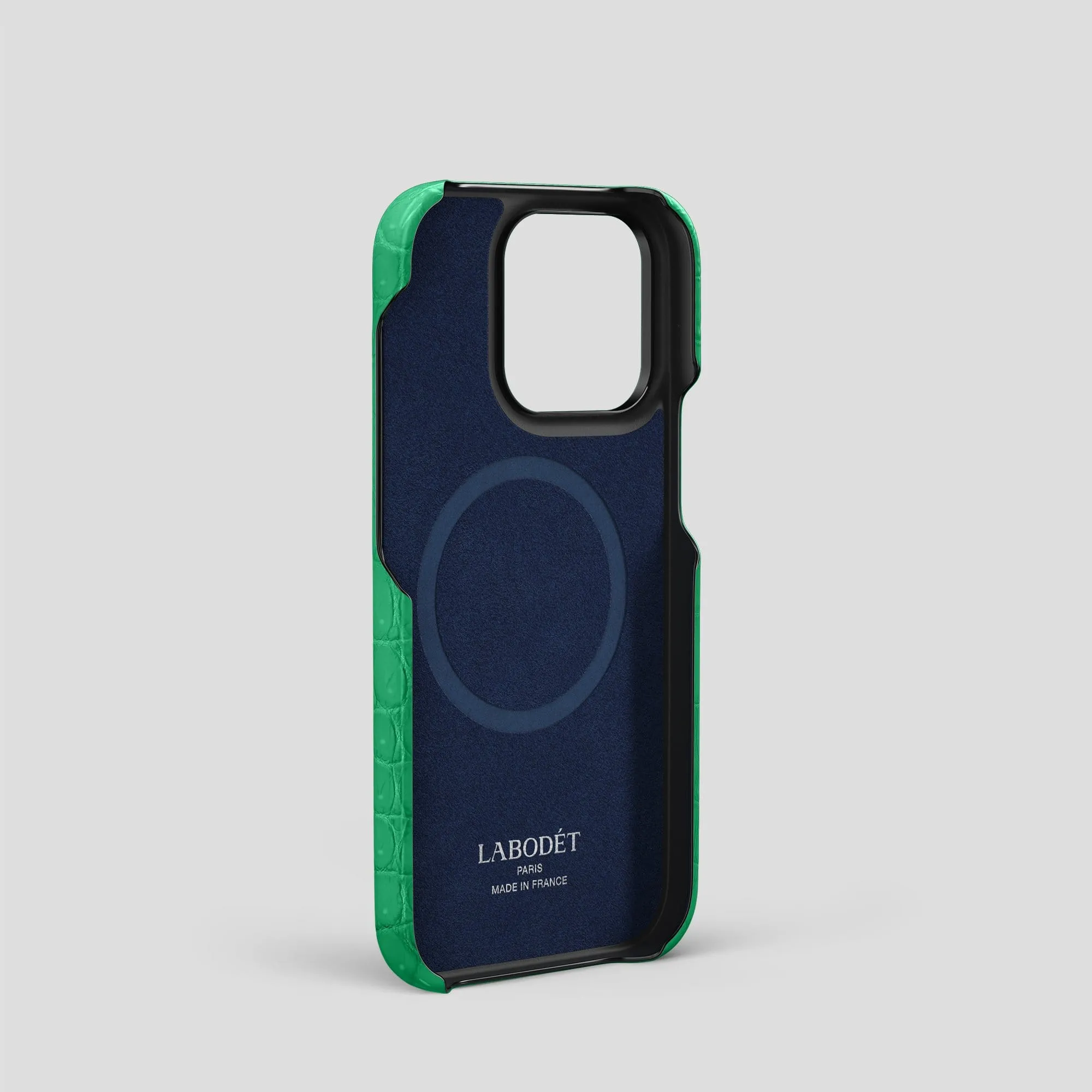 Classic Case With Carbon Skull For iPhone 14 Pro In Porosus Crocodile