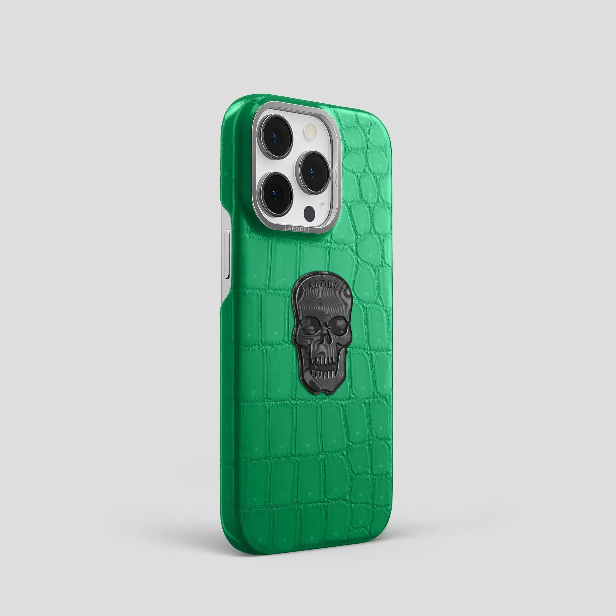 Classic Case With Carbon Skull For iPhone 14 Pro In Porosus Crocodile