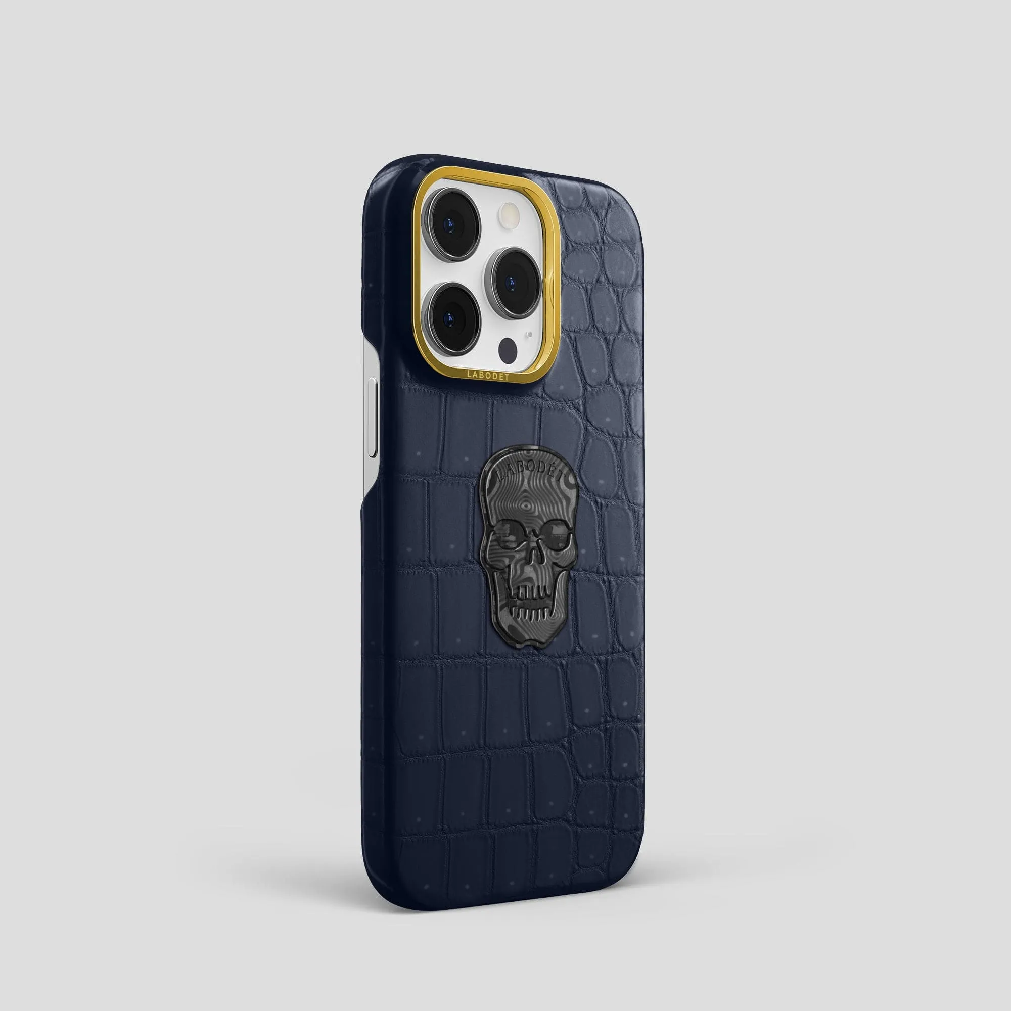 Classic Case With Carbon Skull For iPhone 14 Pro In Porosus Crocodile