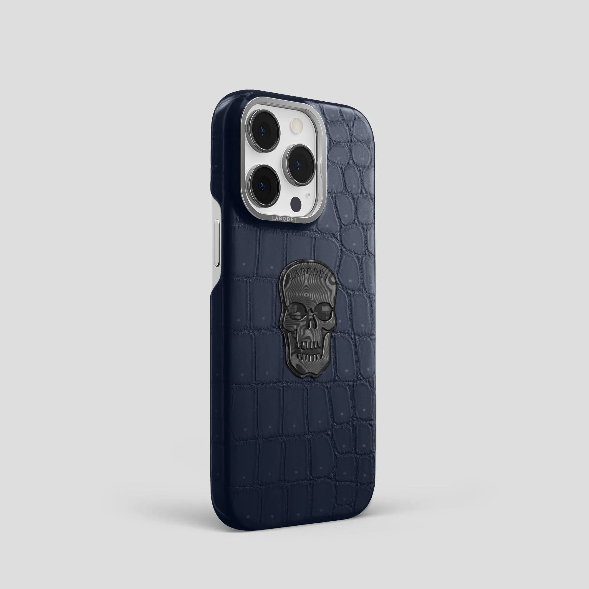 Classic Case With Carbon Skull For iPhone 14 Pro In Porosus Crocodile