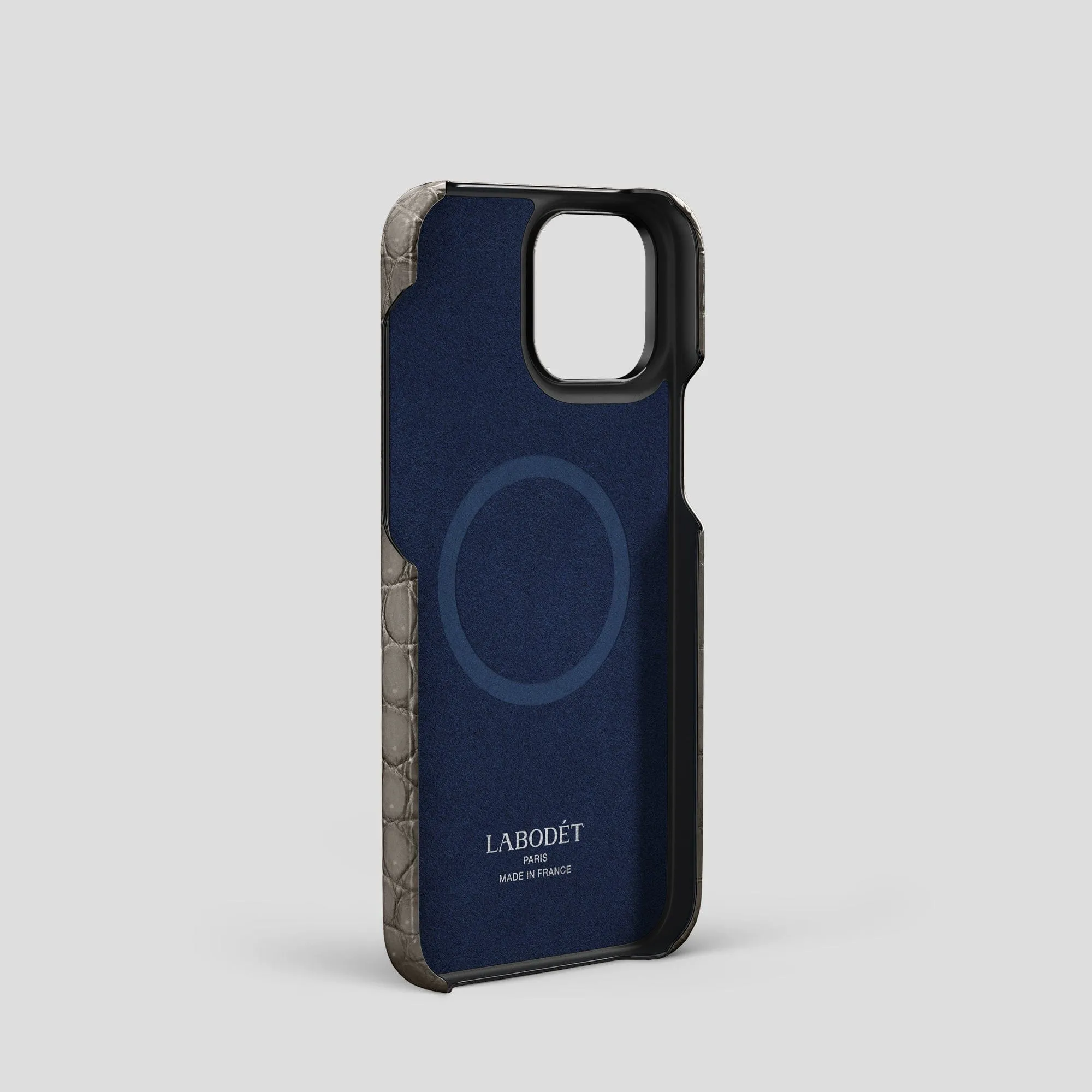 Classic Case With Carbon Skull For iPhone 15 Pro In Porosus Crocodile