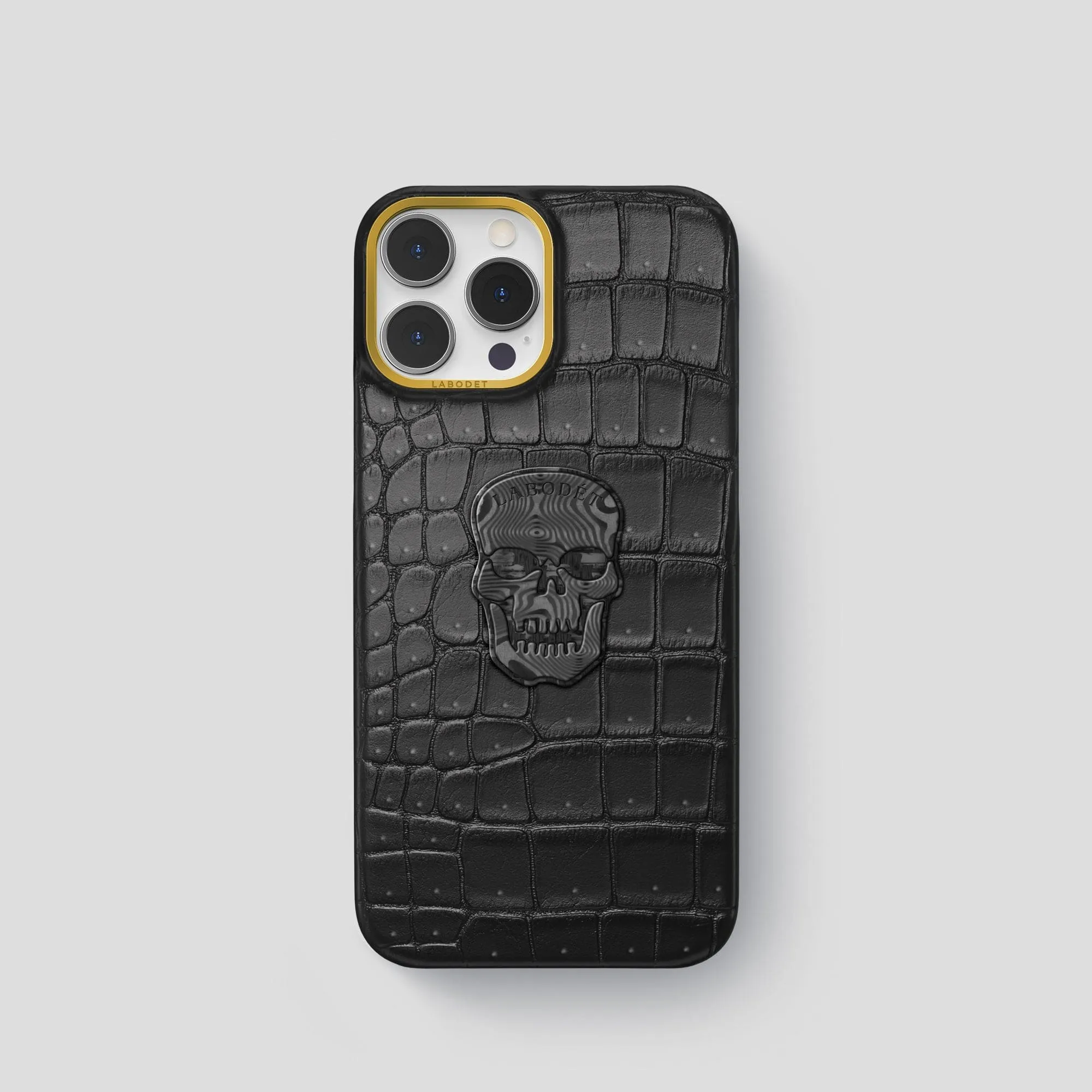 Classic Case With Carbon Skull For iPhone 15 Pro In Porosus Crocodile