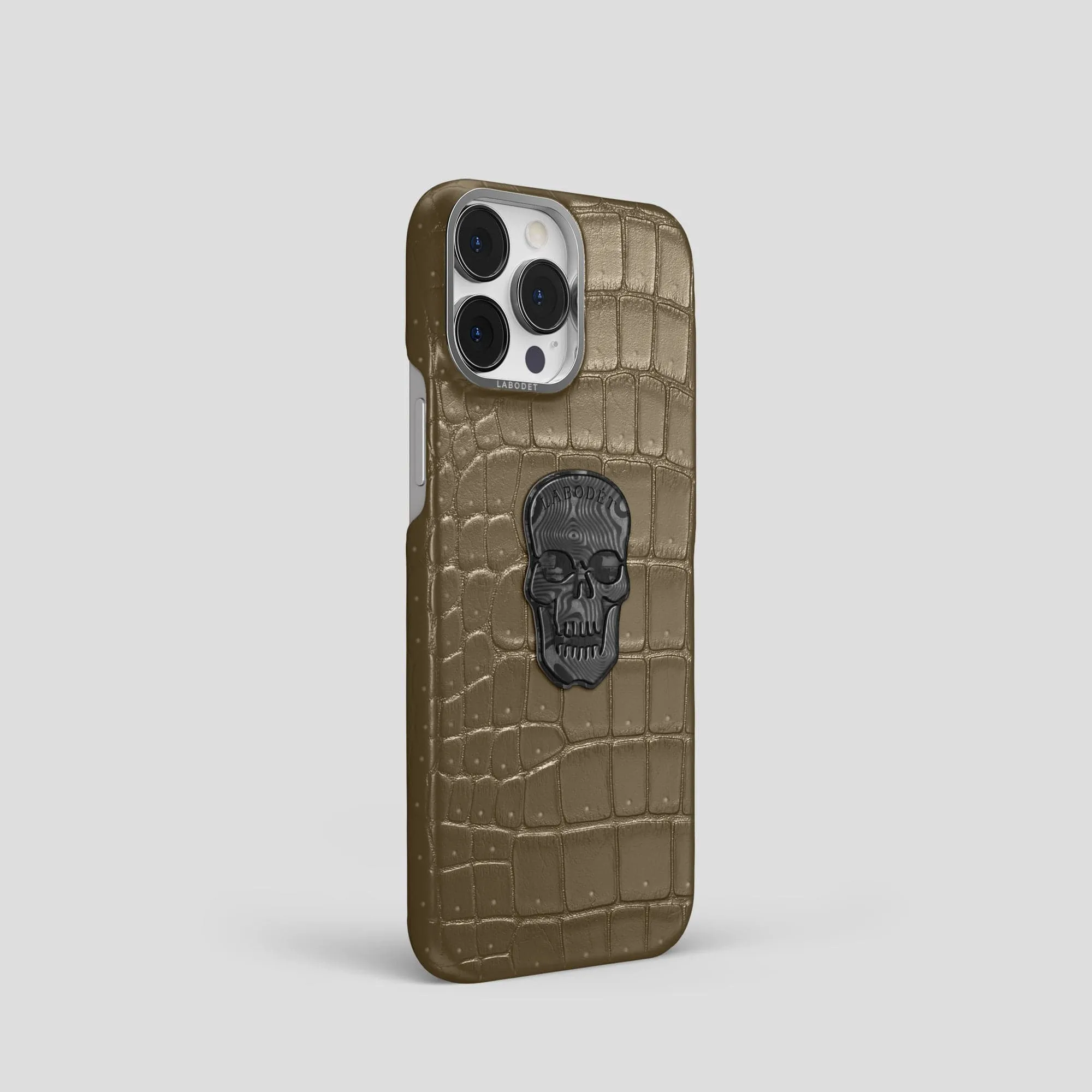 Classic Case With Carbon Skull For iPhone 15 Pro In Porosus Crocodile