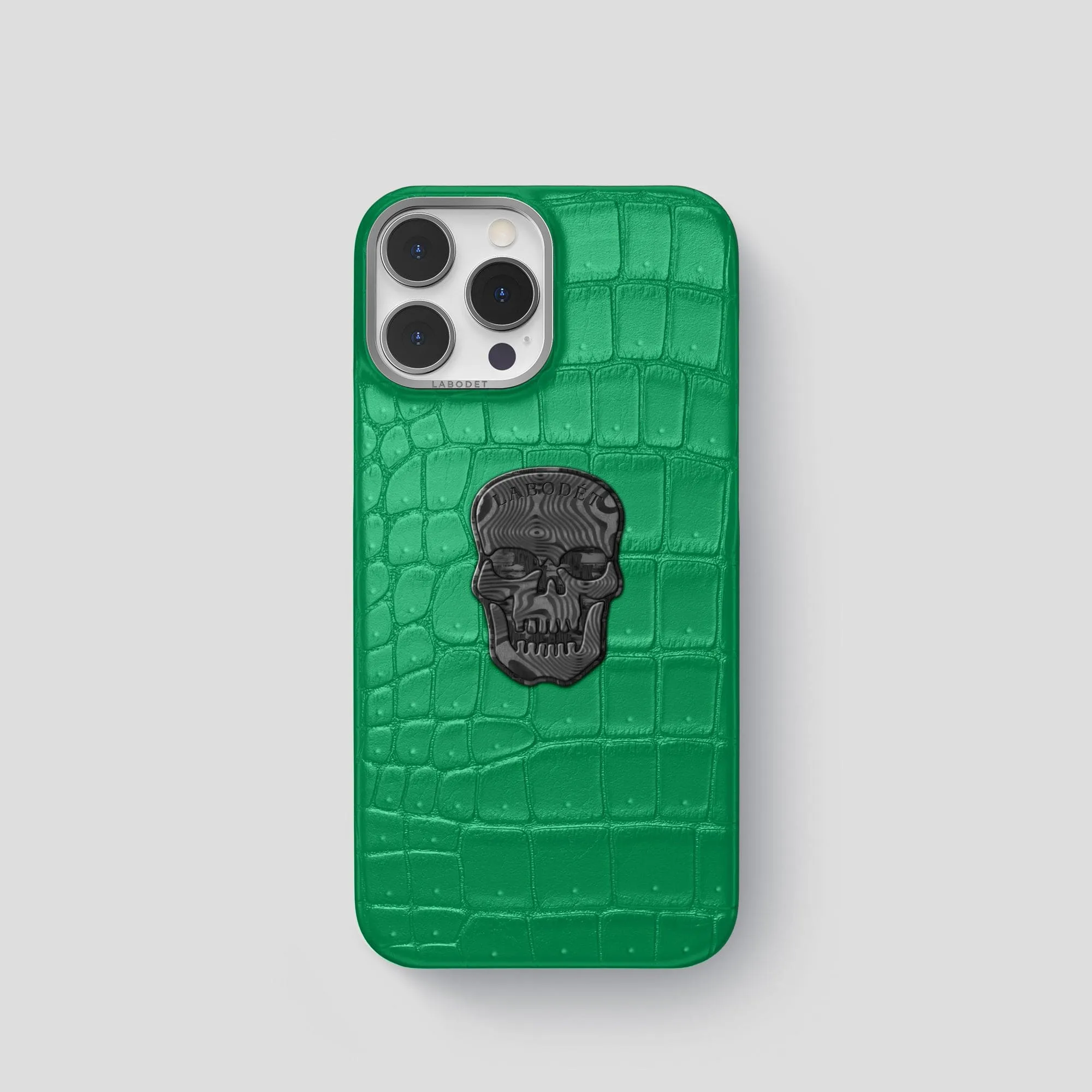 Classic Case With Carbon Skull For iPhone 15 Pro In Porosus Crocodile