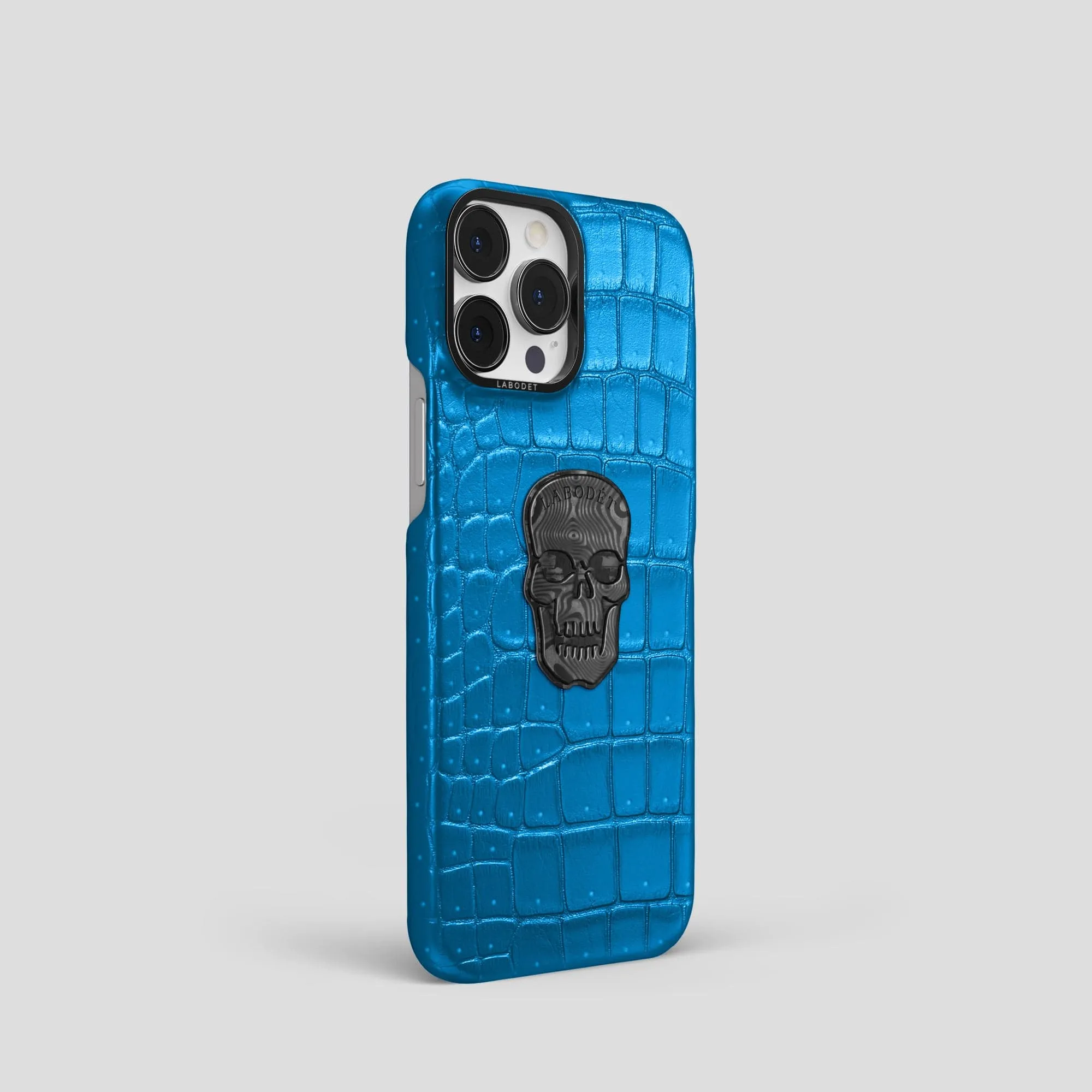 Classic Case With Carbon Skull For iPhone 15 Pro In Porosus Crocodile