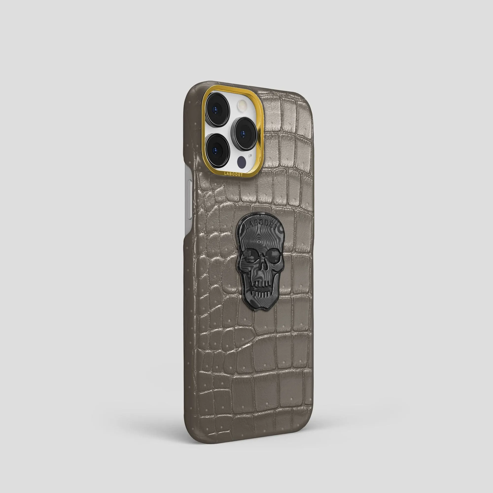 Classic Case With Carbon Skull For iPhone 15 Pro In Porosus Crocodile