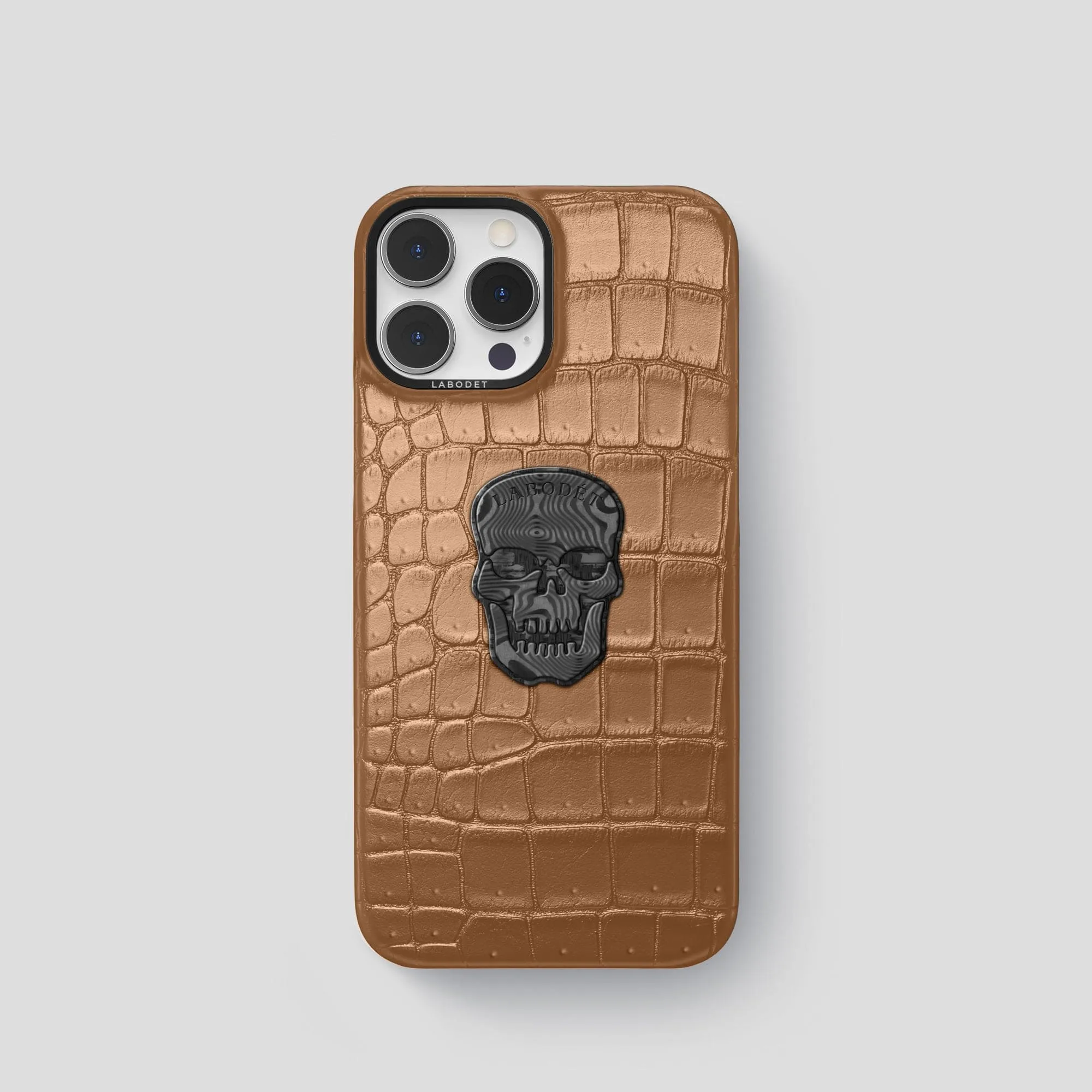 Classic Case With Carbon Skull For iPhone 15 Pro In Porosus Crocodile