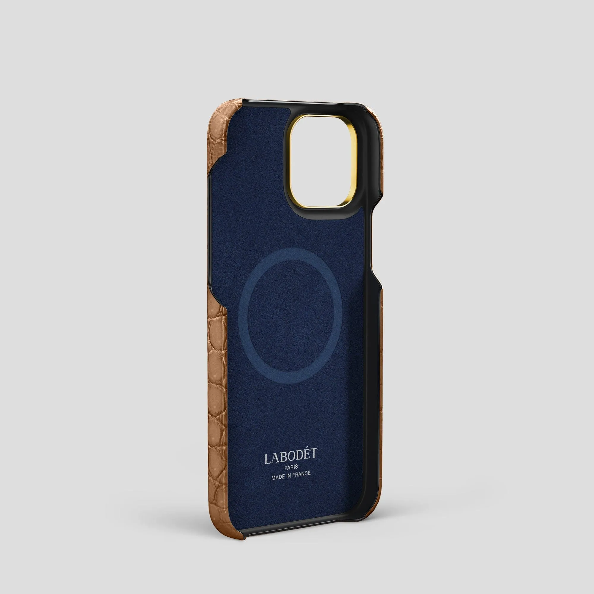 Classic Case With Carbon Skull For iPhone 15 Pro In Porosus Crocodile