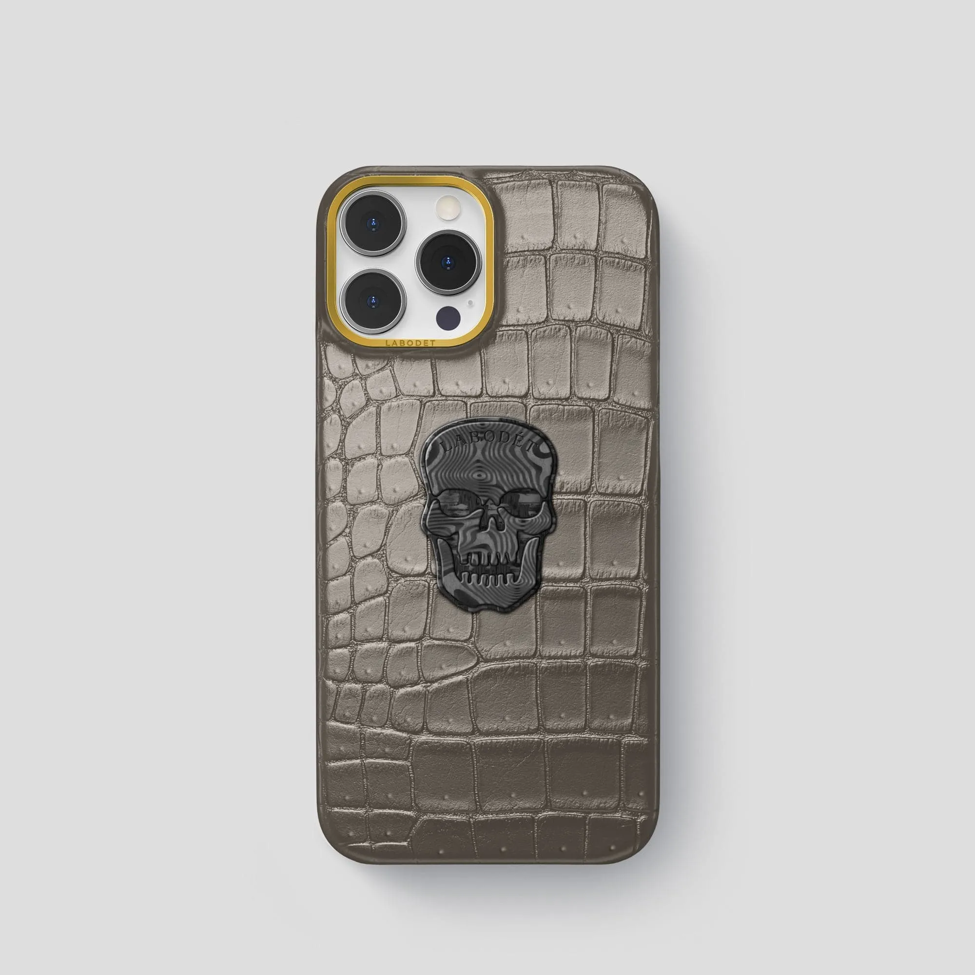 Classic Case With Carbon Skull For iPhone 15 Pro In Porosus Crocodile
