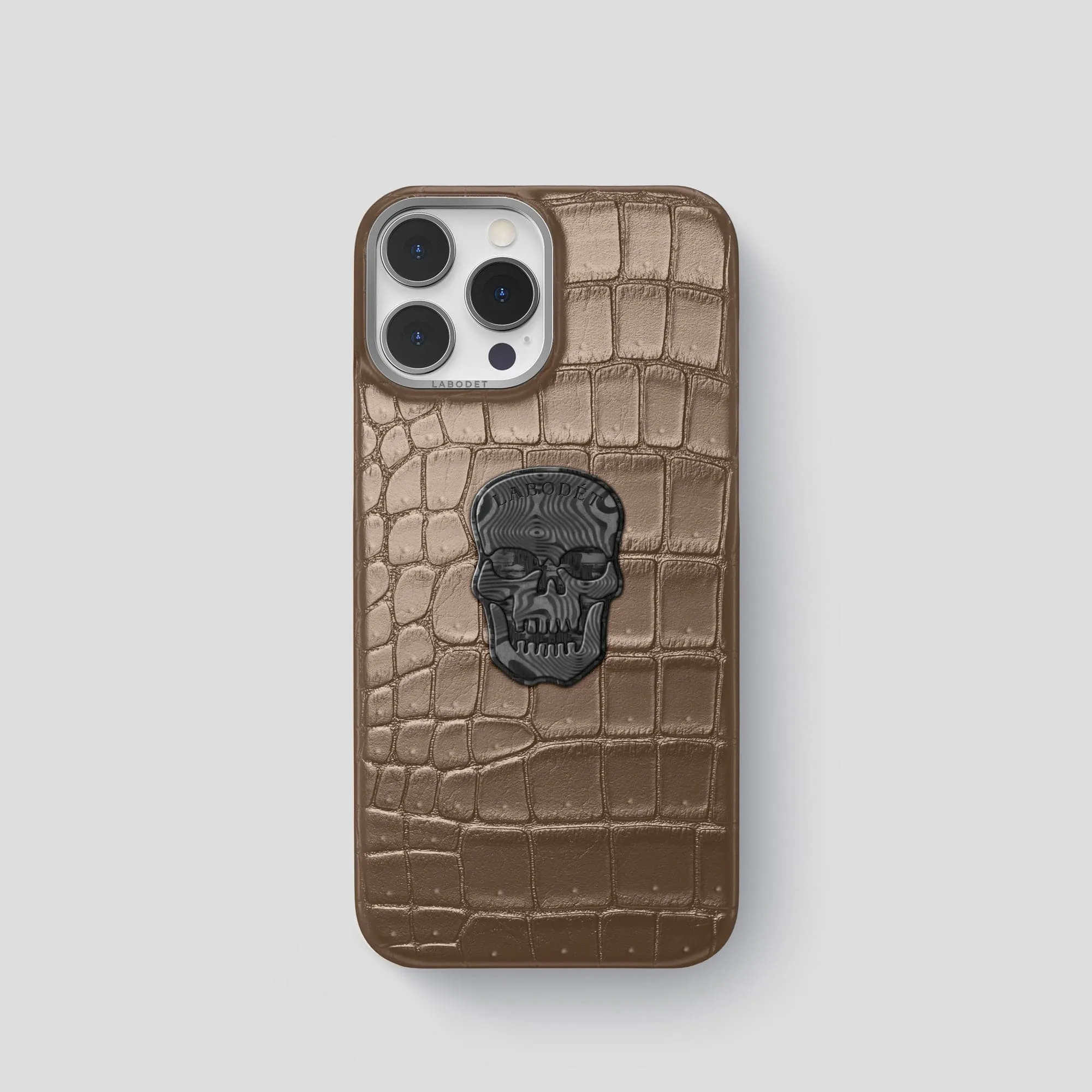 Classic Case With Carbon Skull For iPhone 15 Pro In Porosus Crocodile