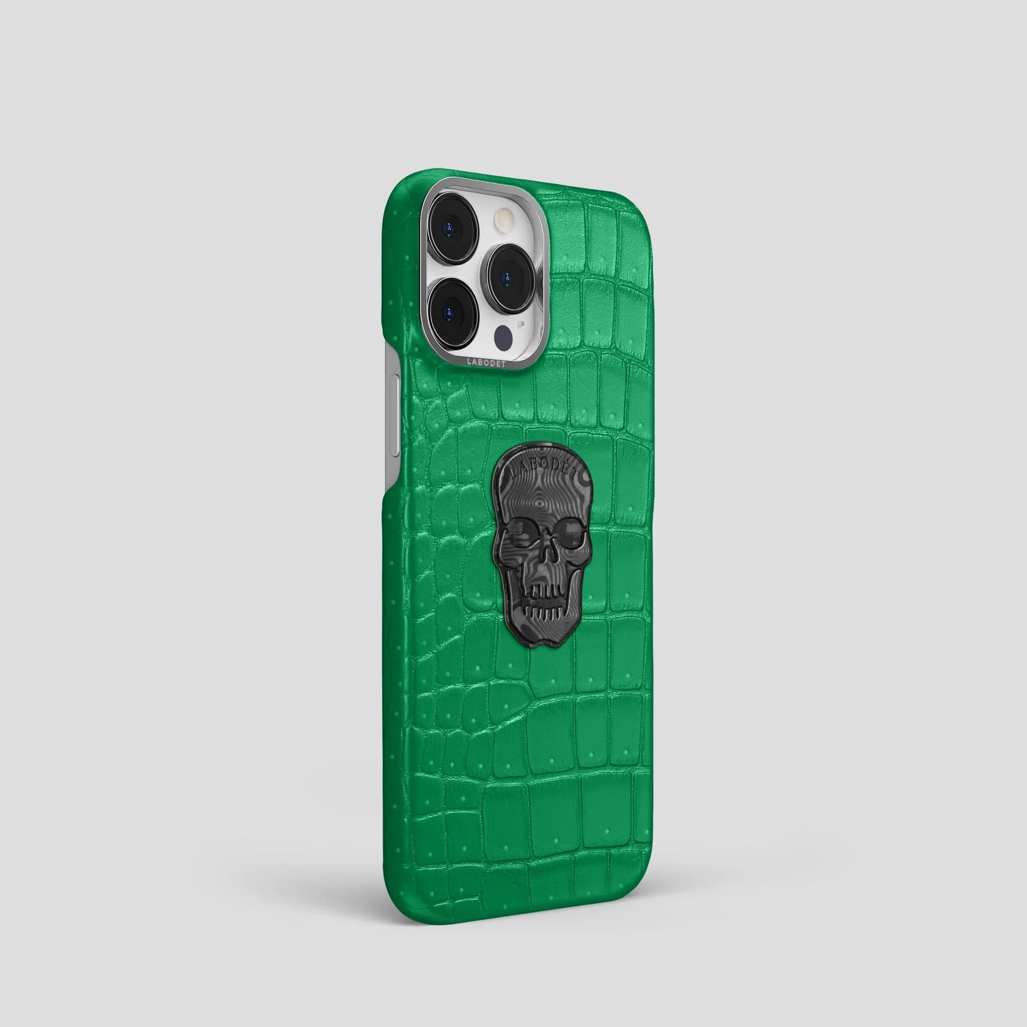 Classic Case With Carbon Skull For iPhone 15 Pro In Porosus Crocodile