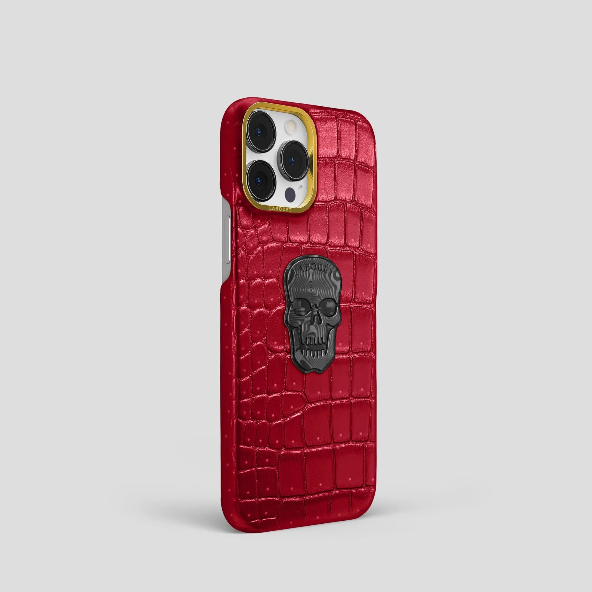 Classic Case With Carbon Skull For iPhone 15 Pro In Porosus Crocodile