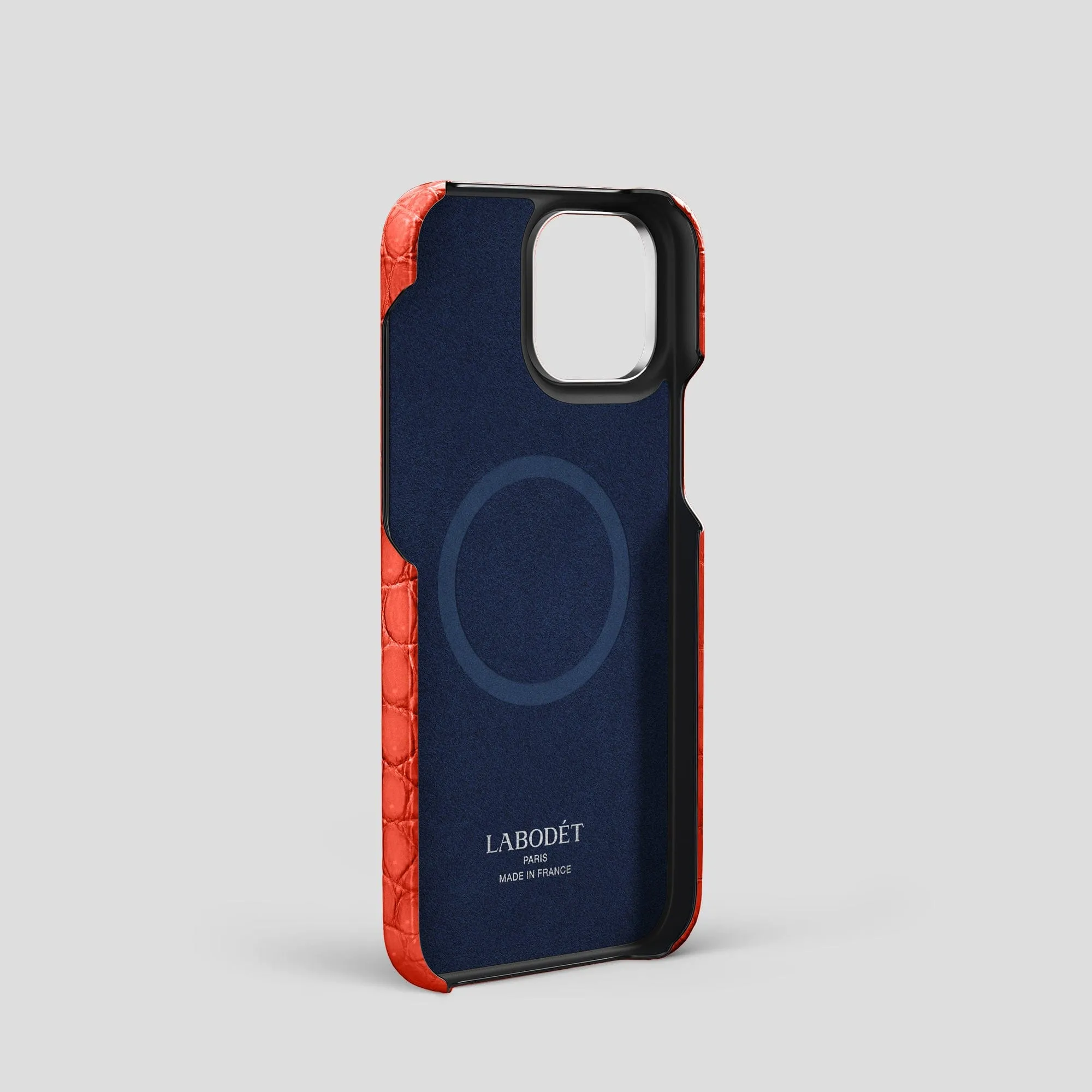 Classic Case With Carbon Skull For iPhone 15 Pro In Porosus Crocodile