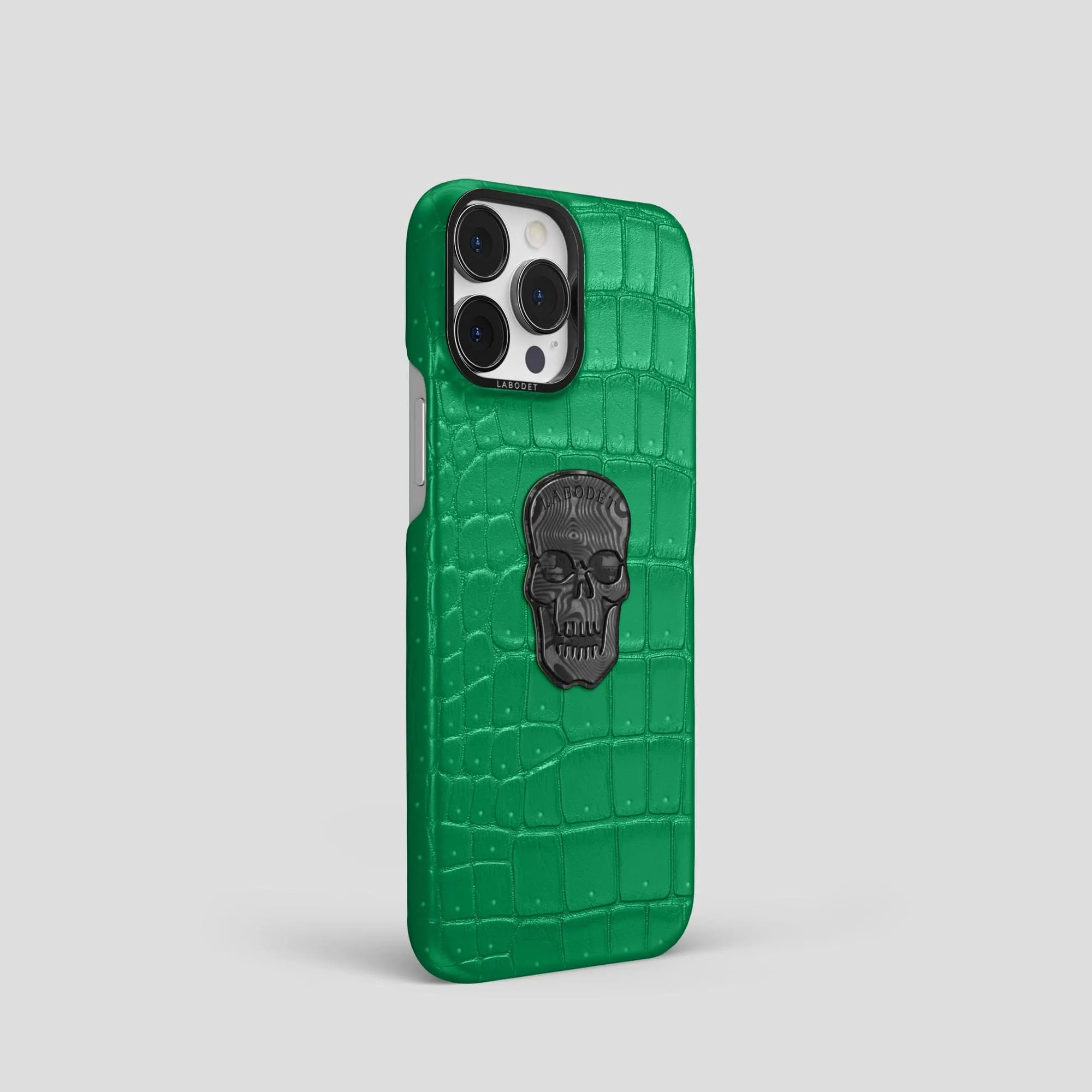 Classic Case With Carbon Skull For iPhone 15 Pro In Porosus Crocodile