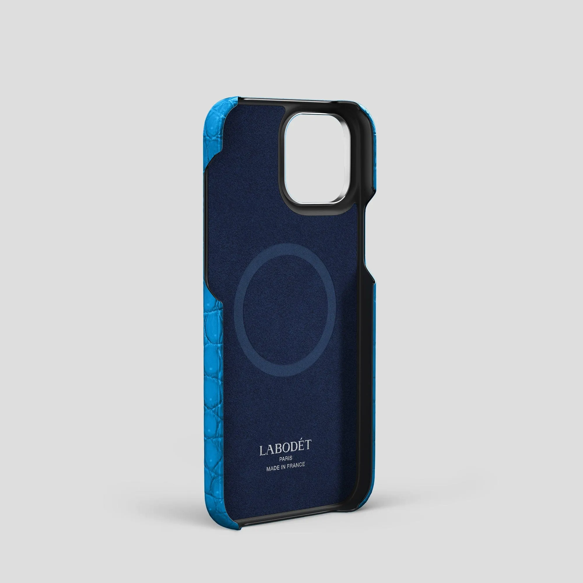 Classic Case With Carbon Skull For iPhone 15 Pro In Porosus Crocodile