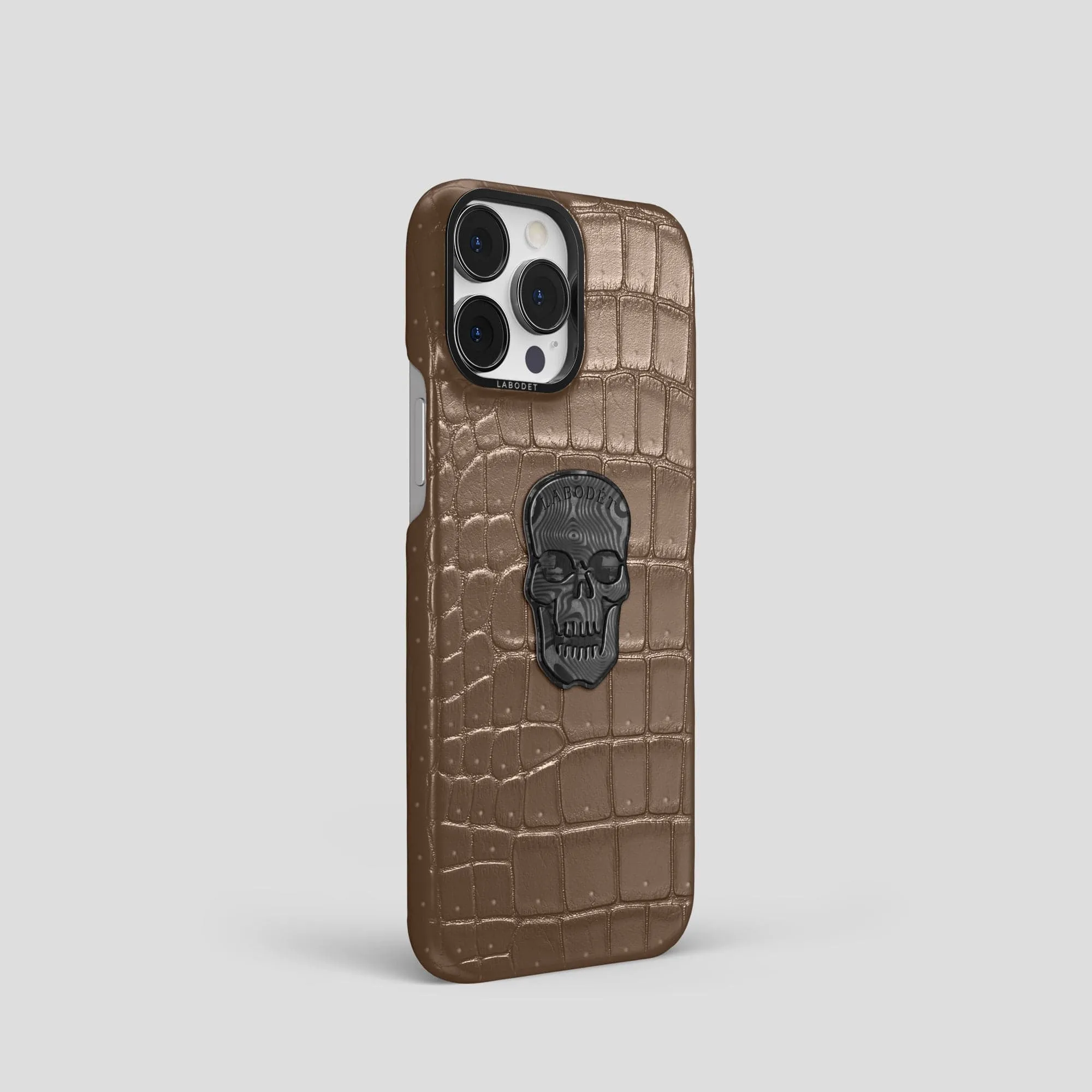Classic Case With Carbon Skull For iPhone 15 Pro In Porosus Crocodile