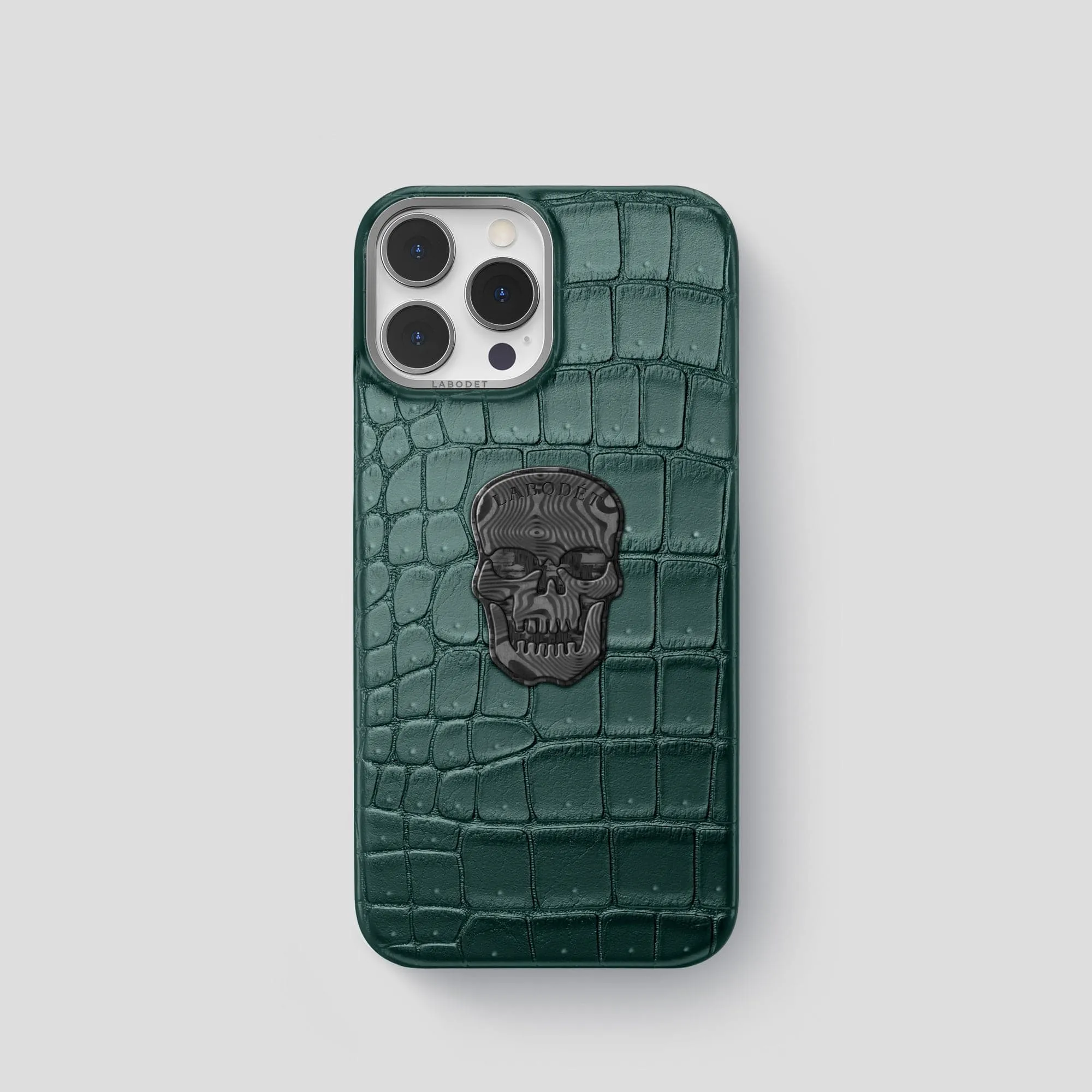 Classic Case With Carbon Skull For iPhone 15 Pro In Porosus Crocodile