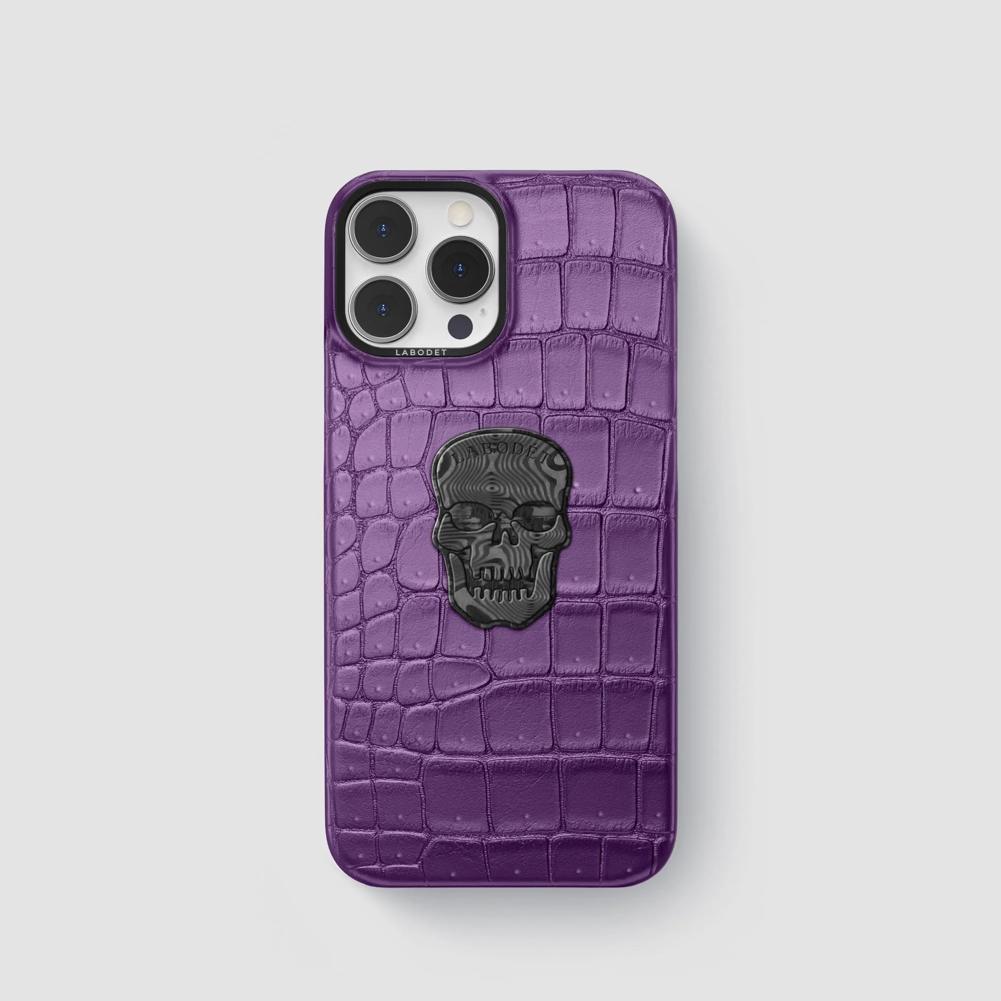 Classic Case With Carbon Skull For iPhone 15 Pro In Porosus Crocodile