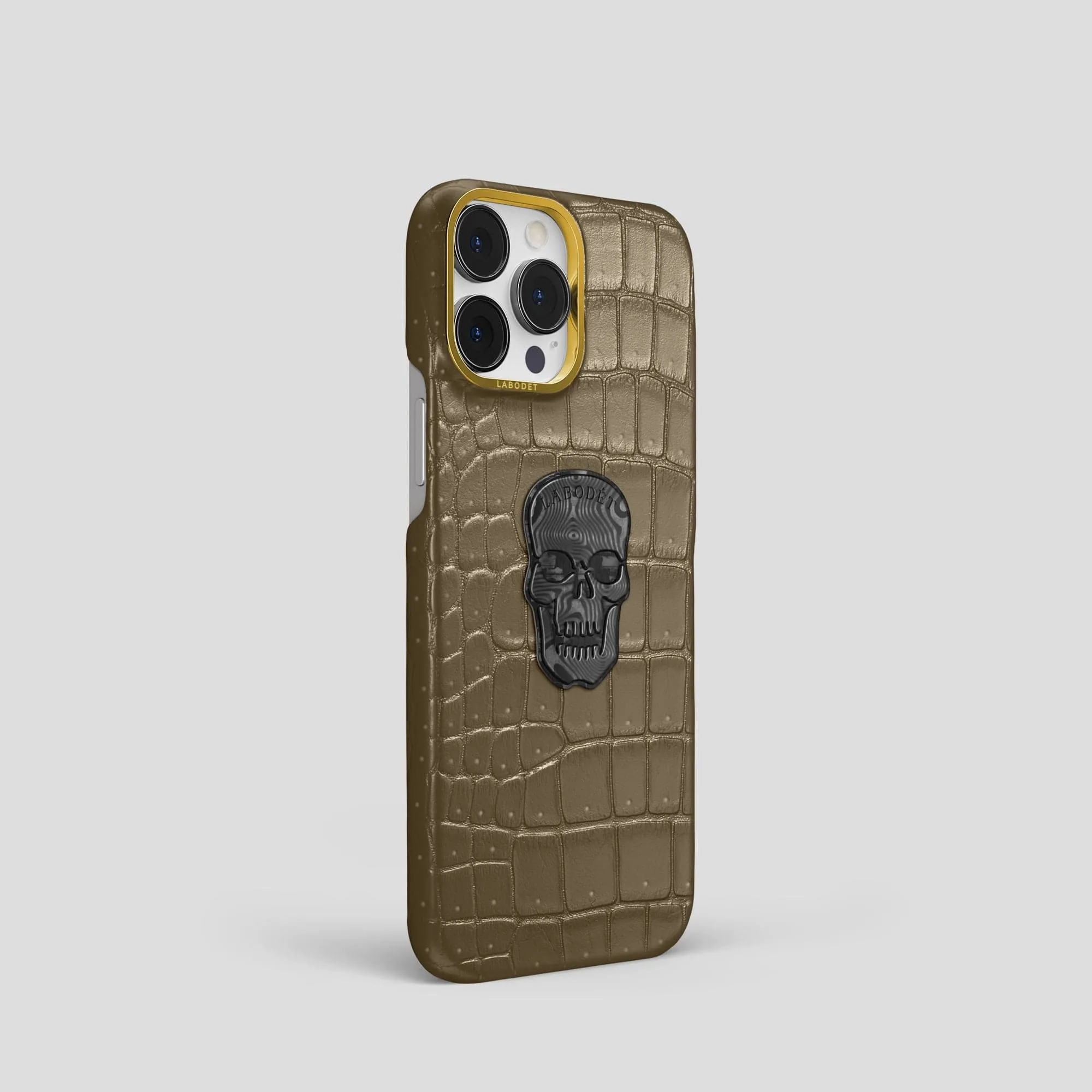 Classic Case With Carbon Skull For iPhone 15 Pro In Porosus Crocodile