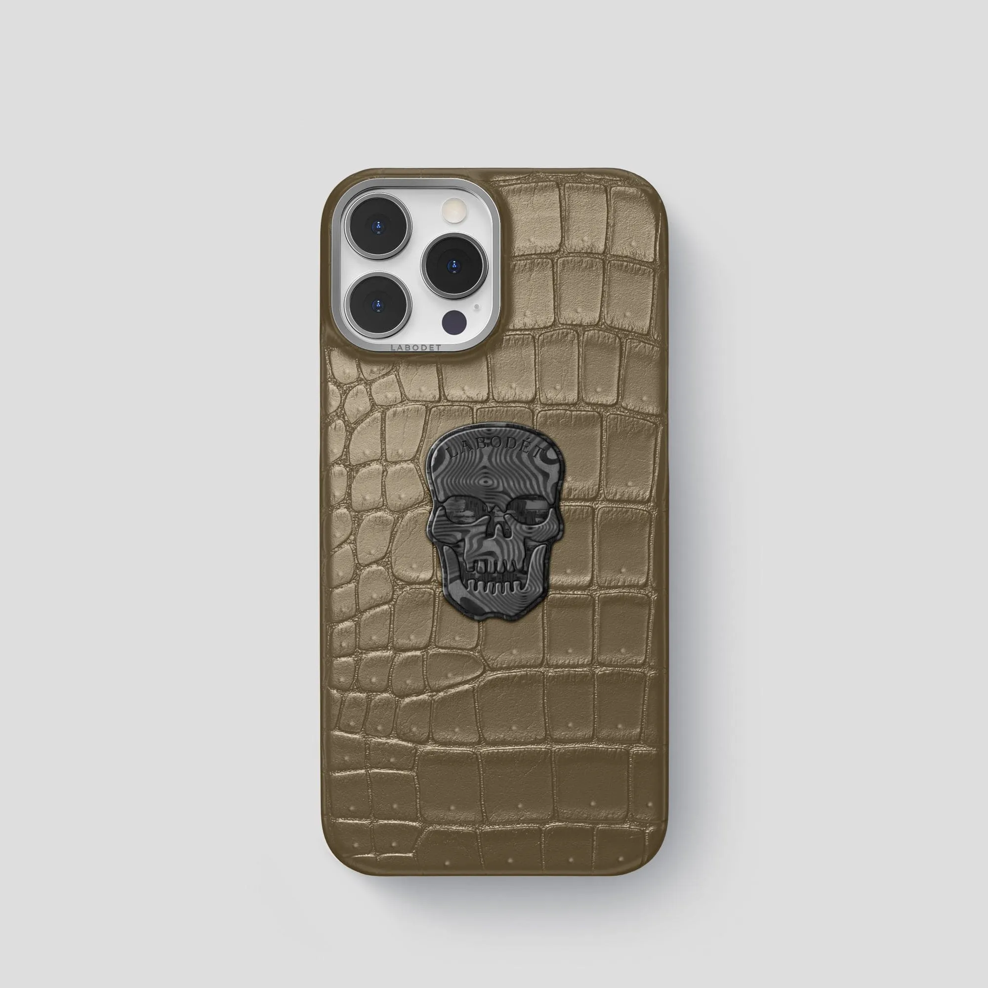 Classic Case With Carbon Skull For iPhone 15 Pro In Porosus Crocodile