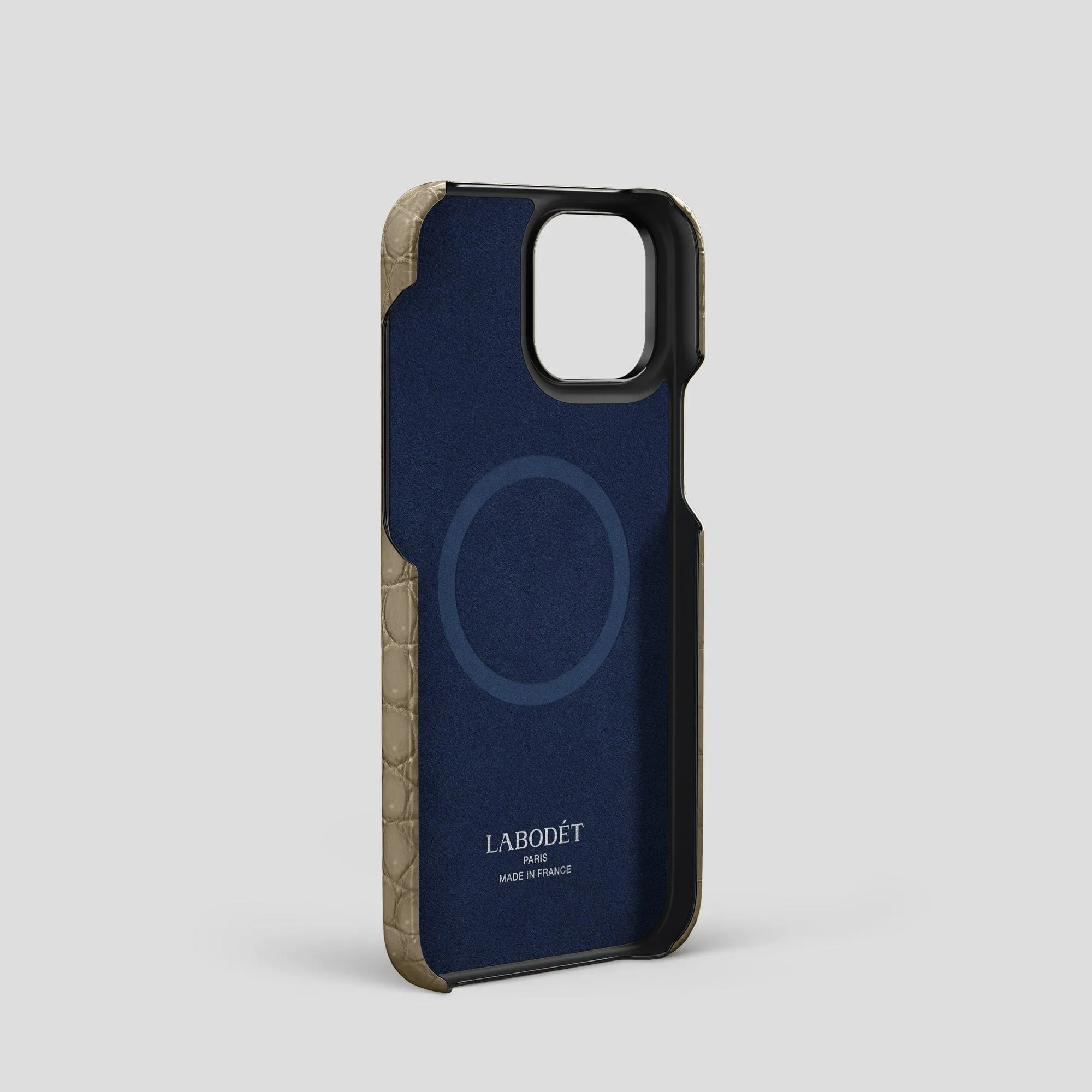 Classic Case With Carbon Skull For iPhone 15 Pro In Porosus Crocodile