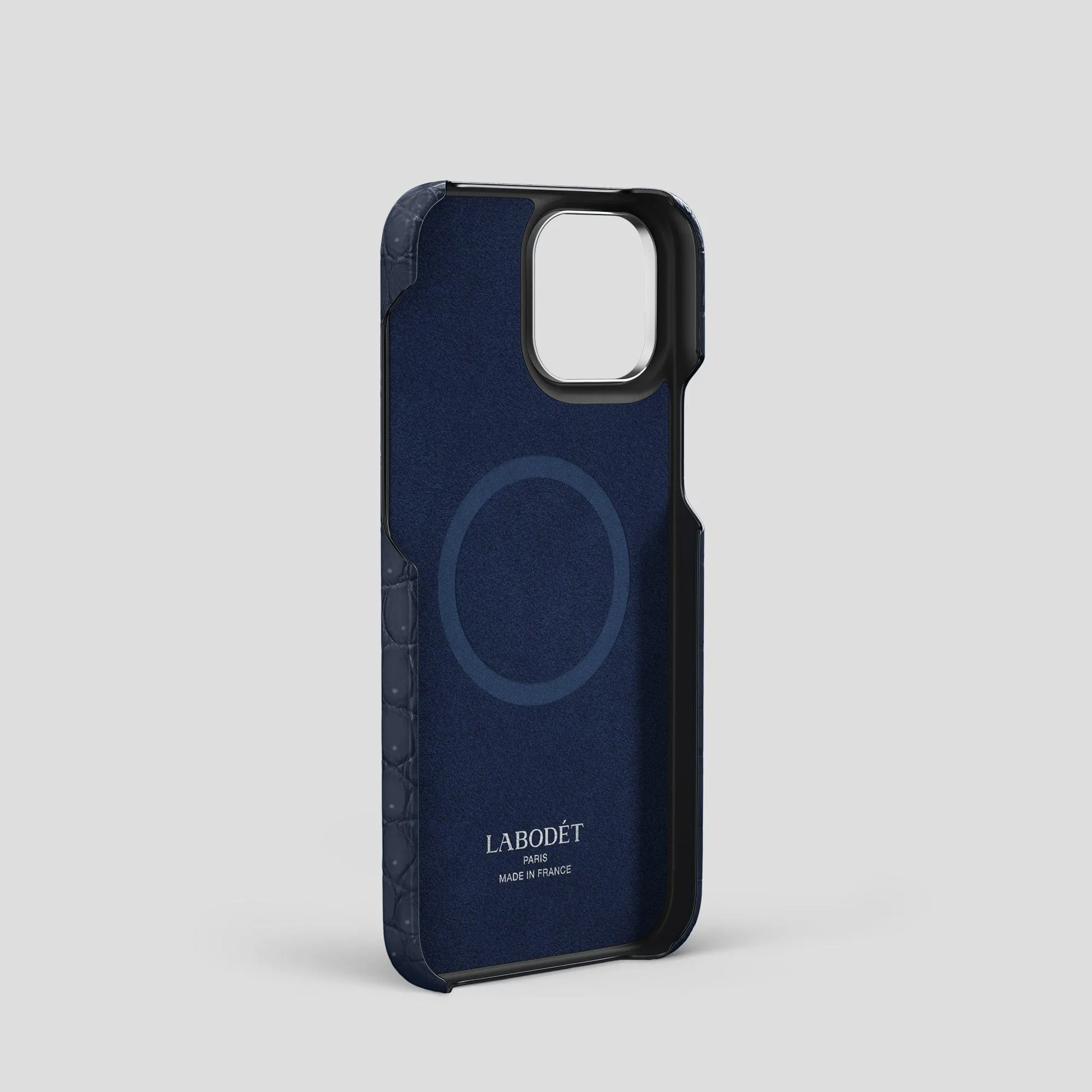 Classic Case With Carbon Skull For iPhone 15 Pro In Porosus Crocodile