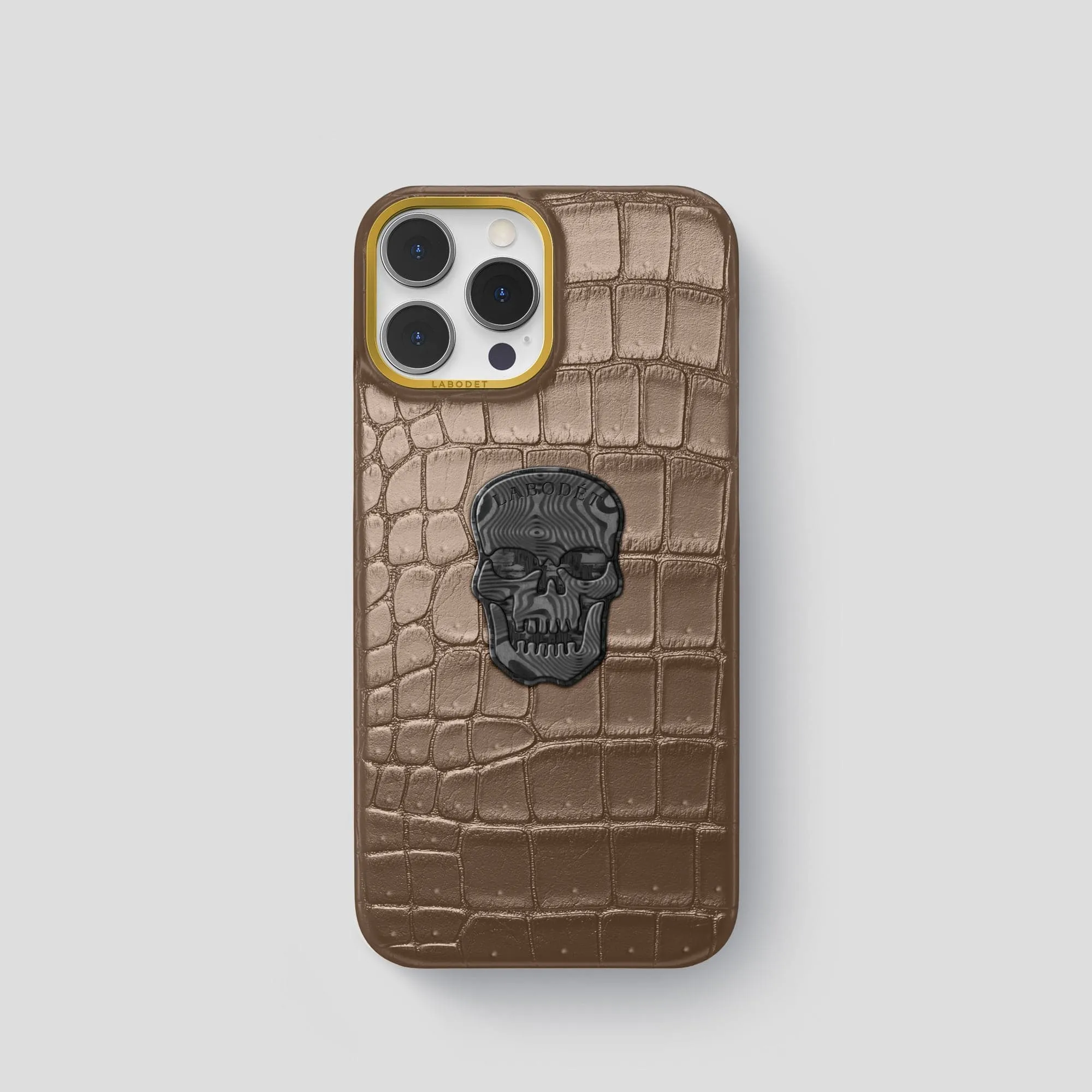 Classic Case With Carbon Skull For iPhone 15 Pro In Porosus Crocodile