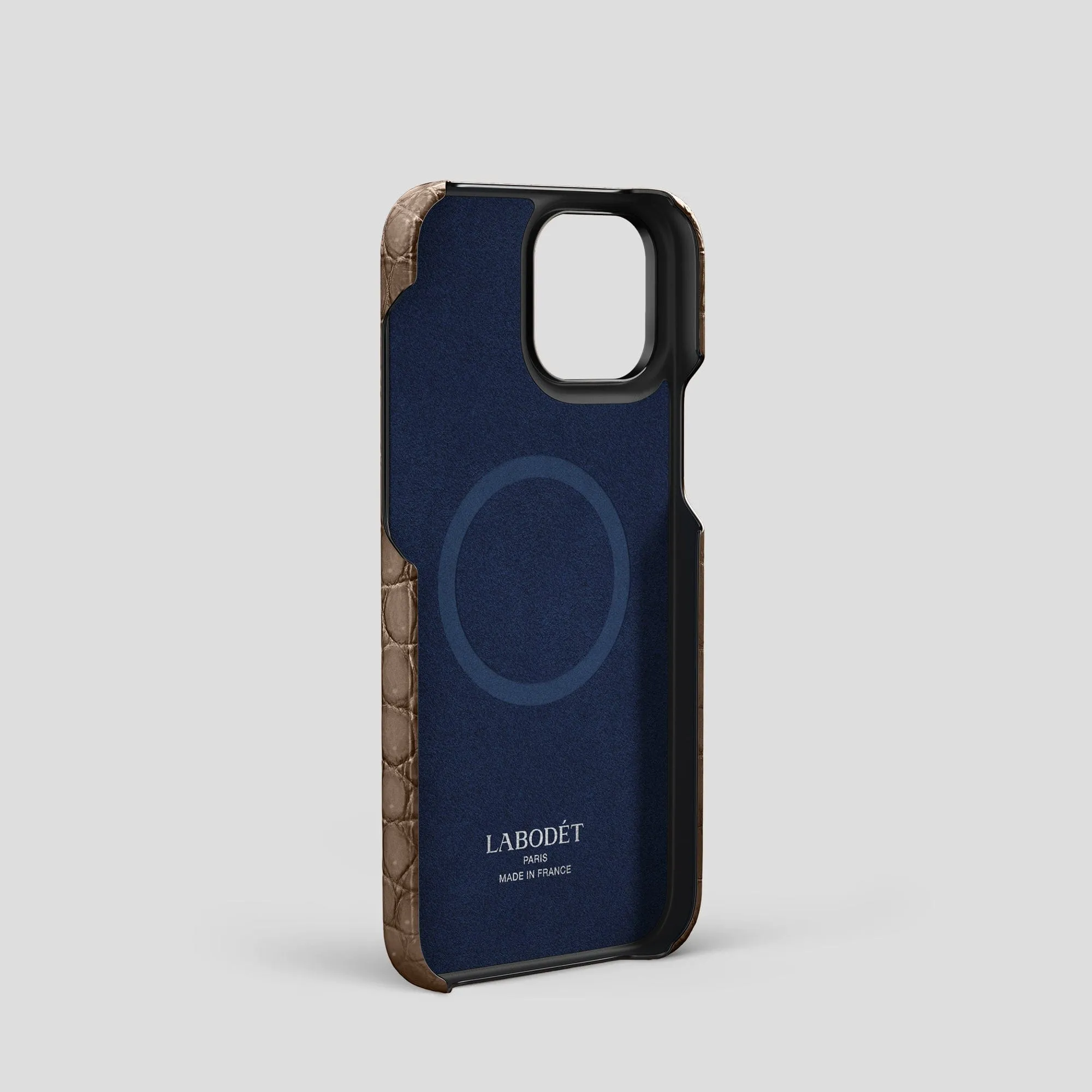 Classic Case With Carbon Skull For iPhone 15 Pro In Porosus Crocodile