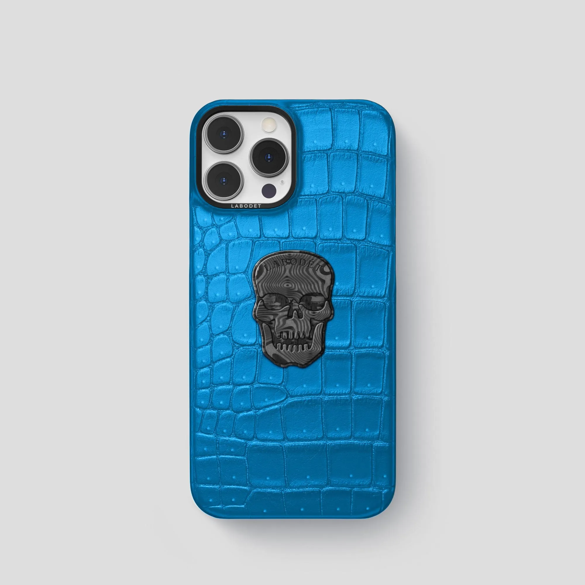 Classic Case With Carbon Skull For iPhone 15 Pro In Porosus Crocodile