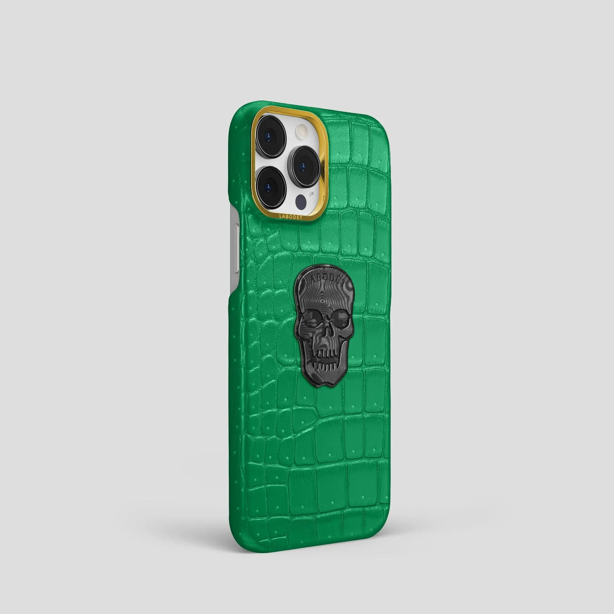 Classic Case With Carbon Skull For iPhone 15 Pro In Porosus Crocodile