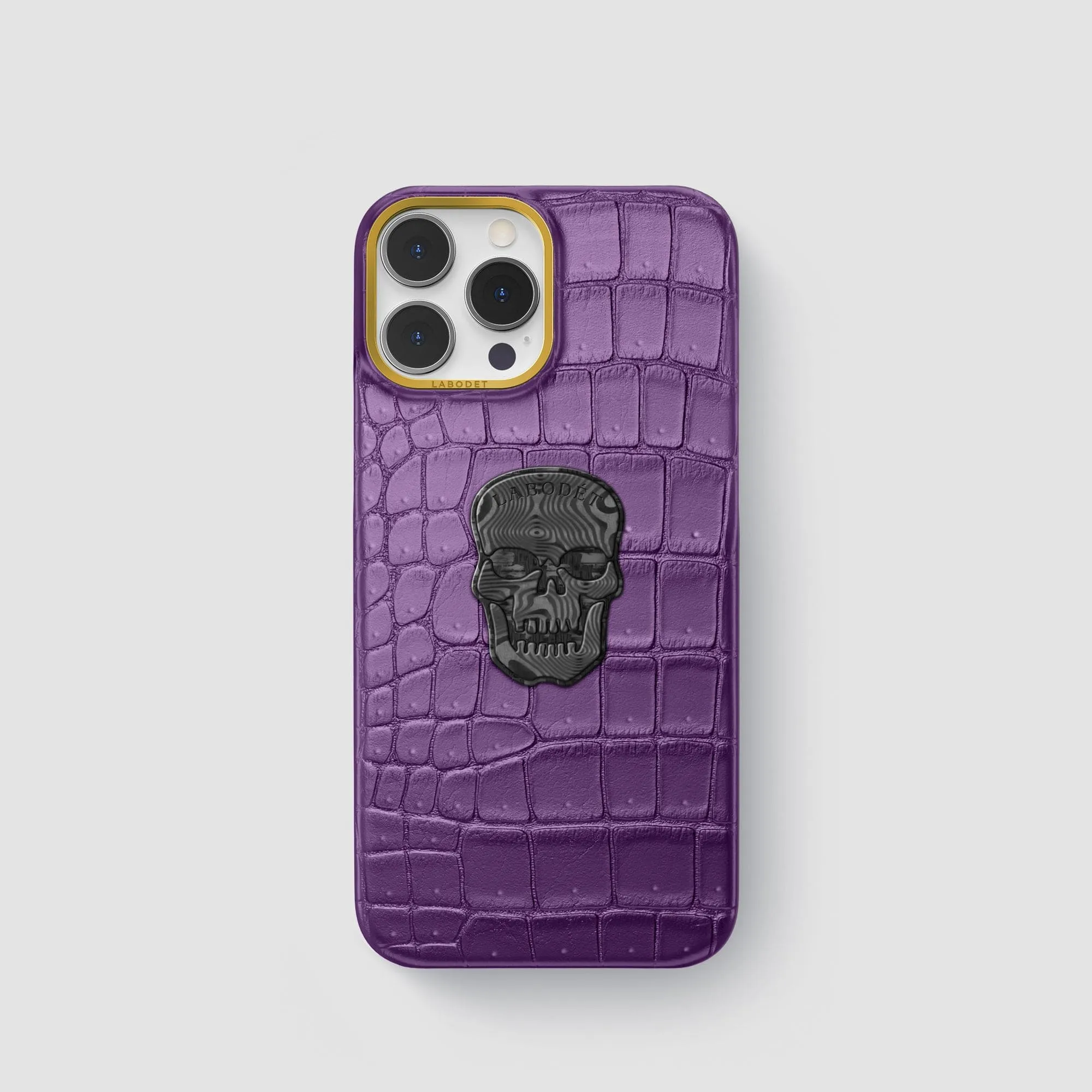 Classic Case With Carbon Skull For iPhone 15 Pro In Porosus Crocodile