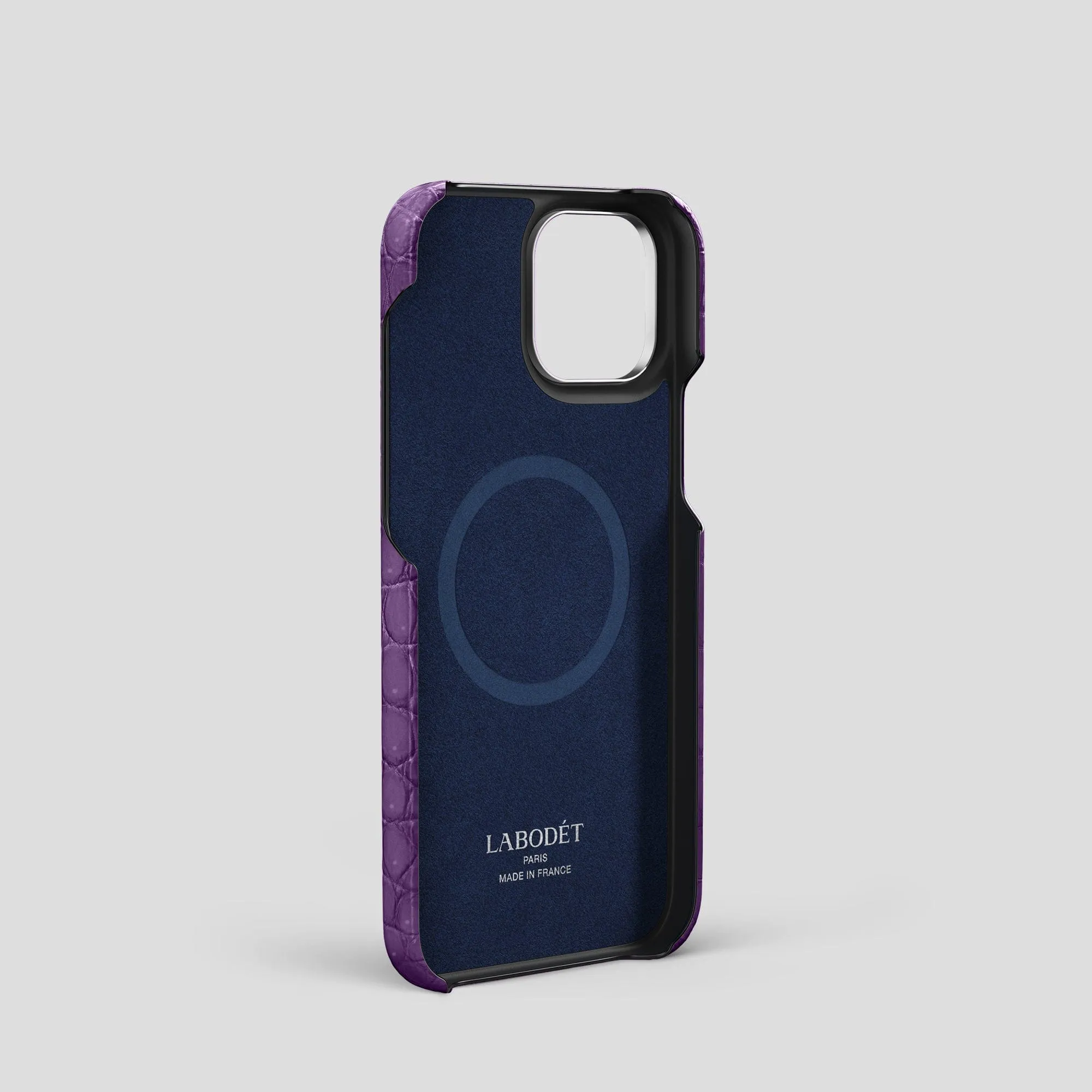 Classic Case With Carbon Skull For iPhone 15 Pro In Porosus Crocodile