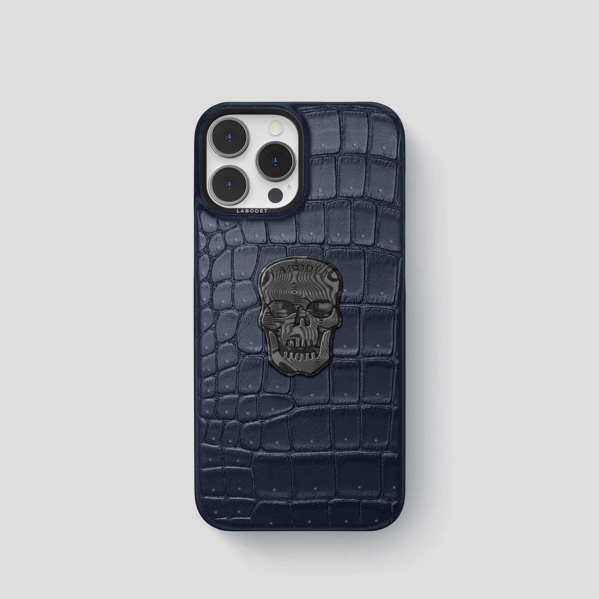 Classic Case With Carbon Skull For iPhone 15 Pro In Porosus Crocodile