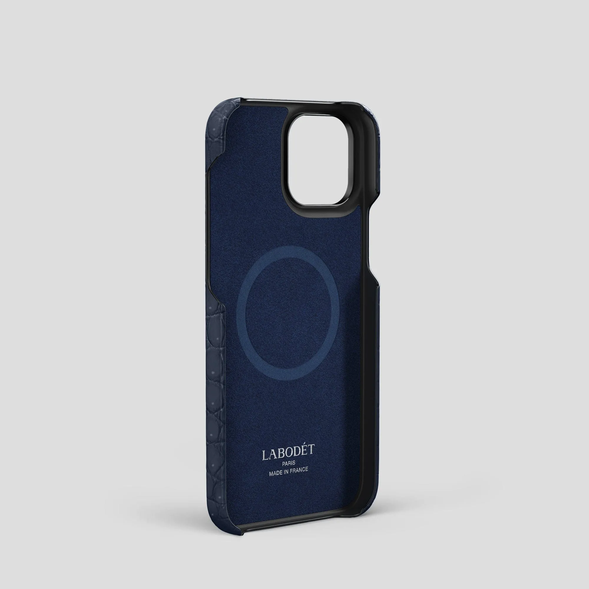 Classic Case With Carbon Skull For iPhone 15 Pro In Porosus Crocodile