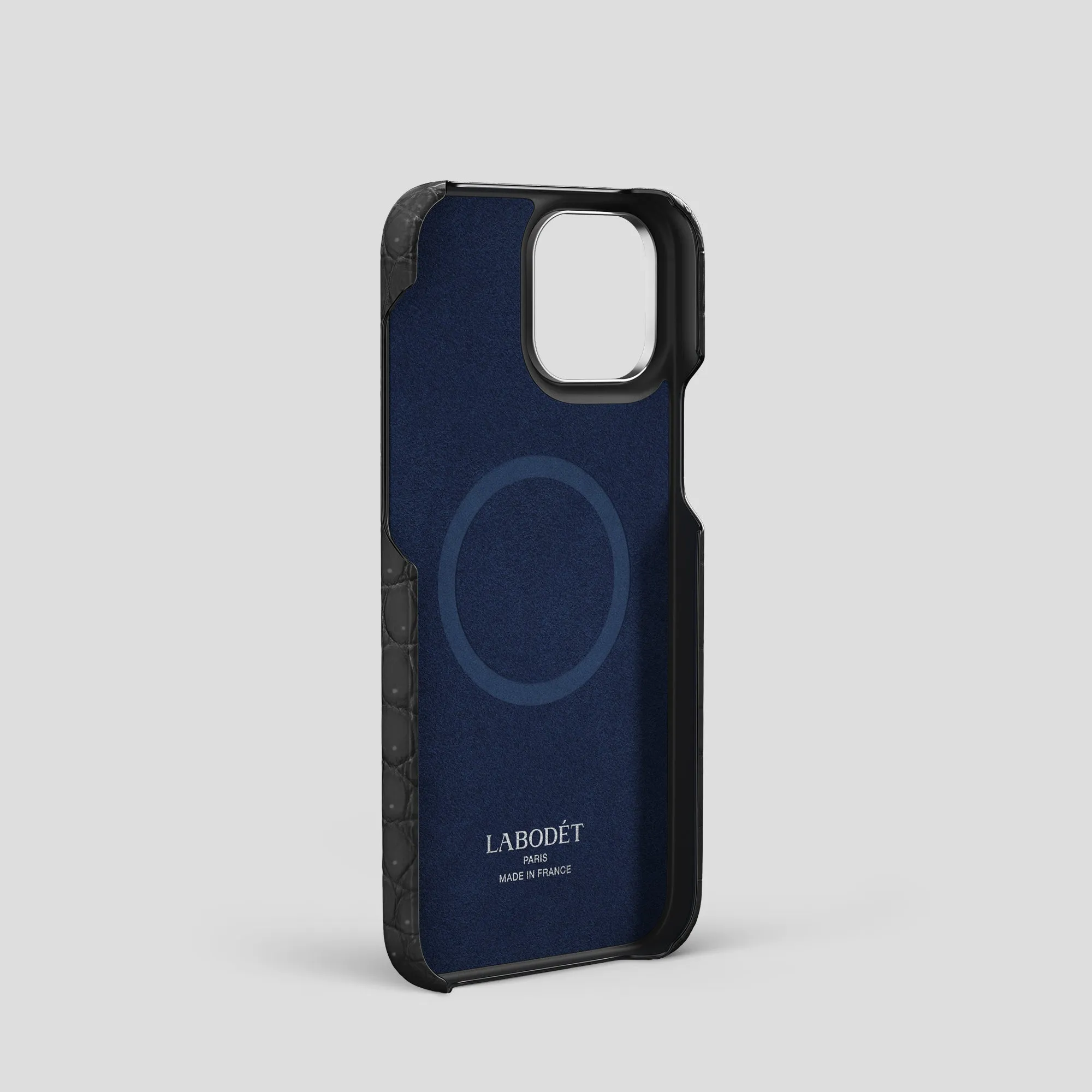Classic Case With Carbon Skull For iPhone 15 Pro In Porosus Crocodile