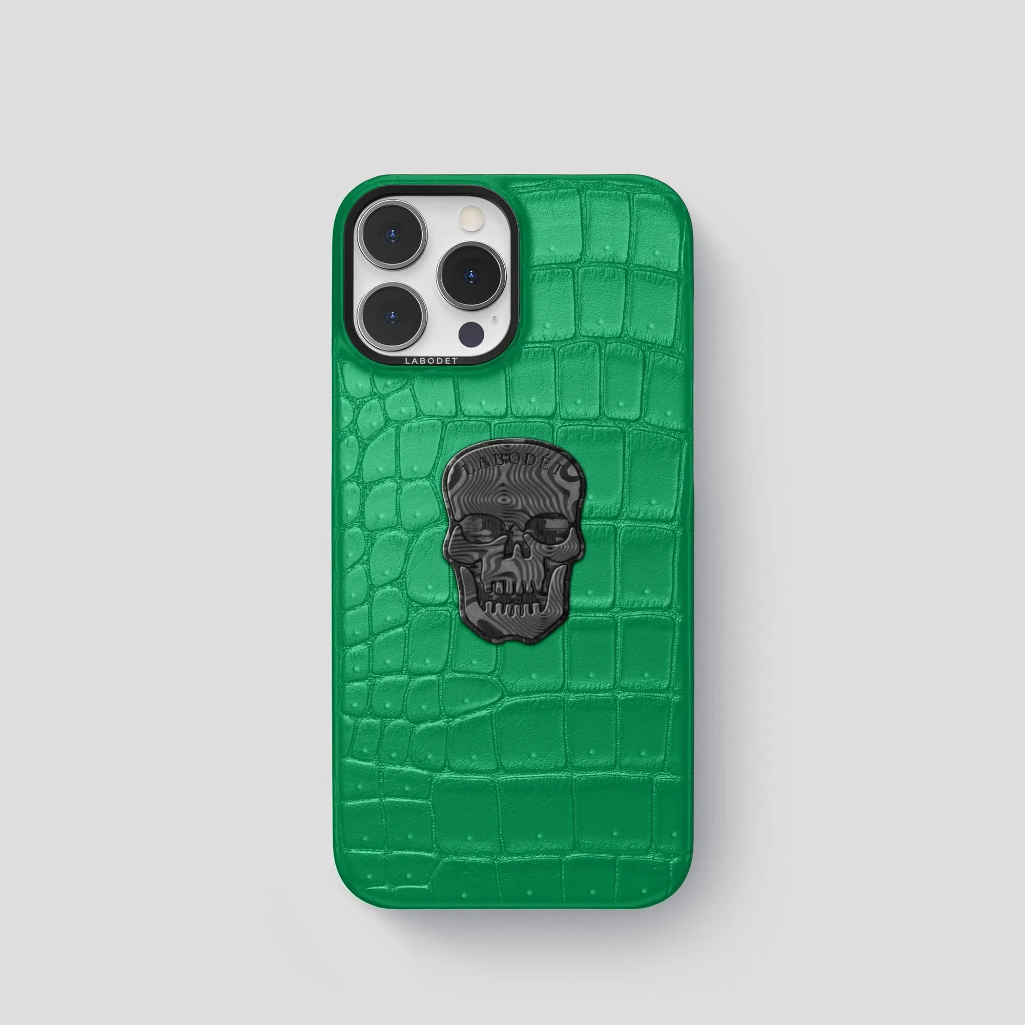 Classic Case With Carbon Skull For iPhone 15 Pro In Porosus Crocodile