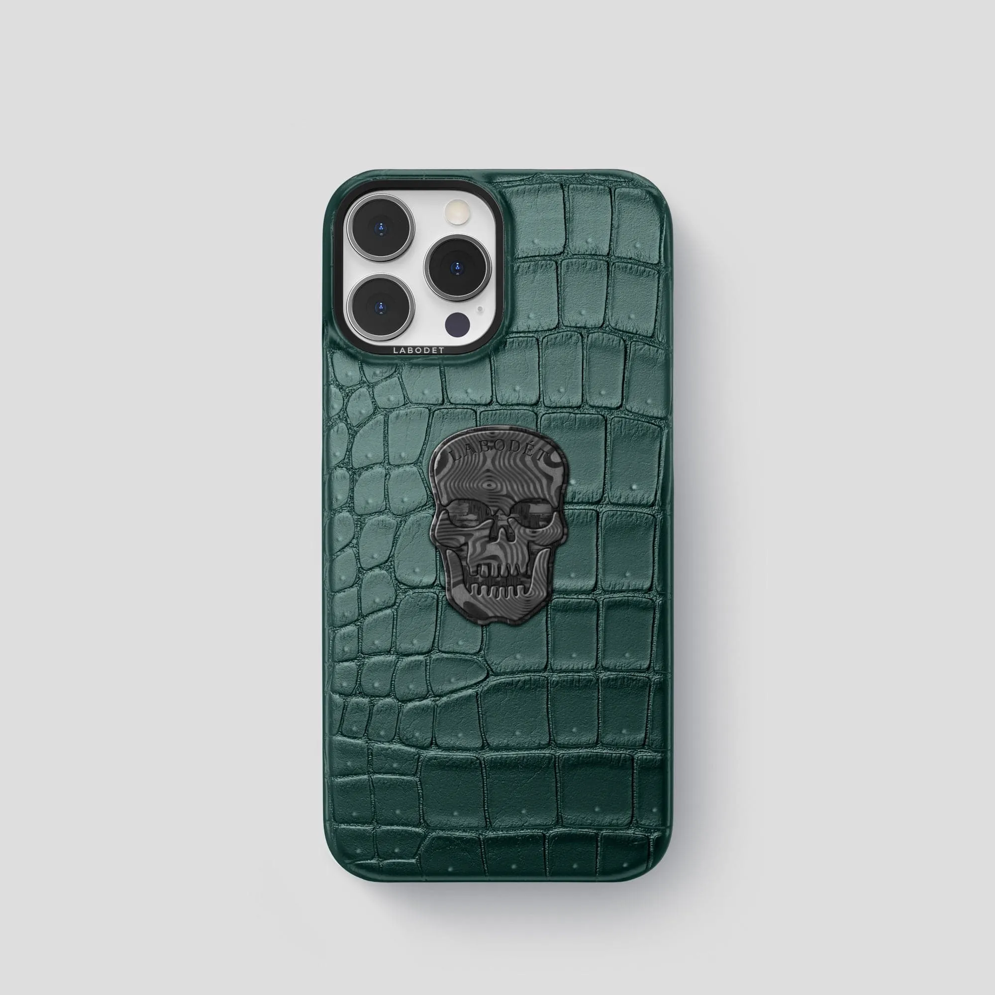 Classic Case With Carbon Skull For iPhone 15 Pro In Porosus Crocodile