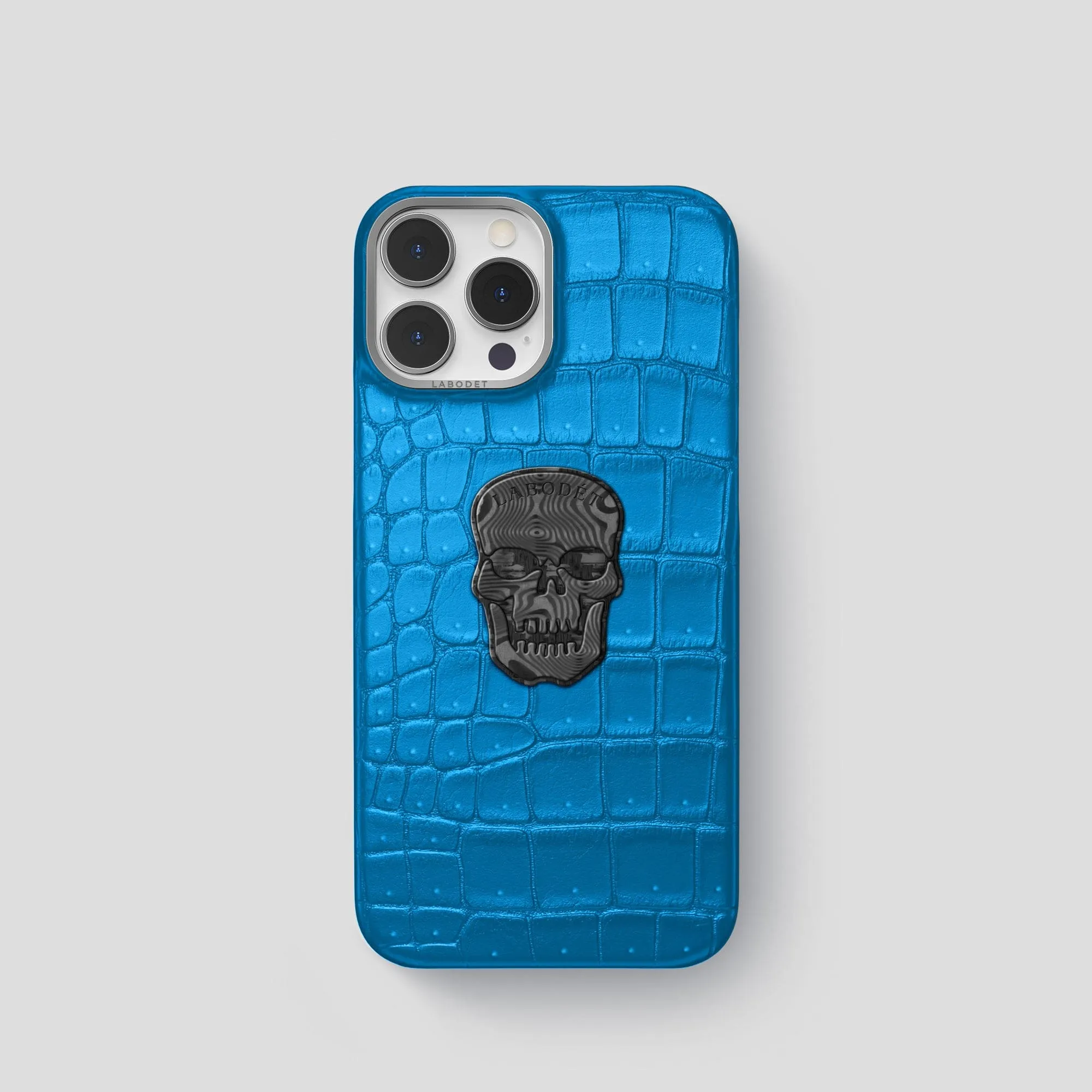 Classic Case With Carbon Skull For iPhone 15 Pro In Porosus Crocodile