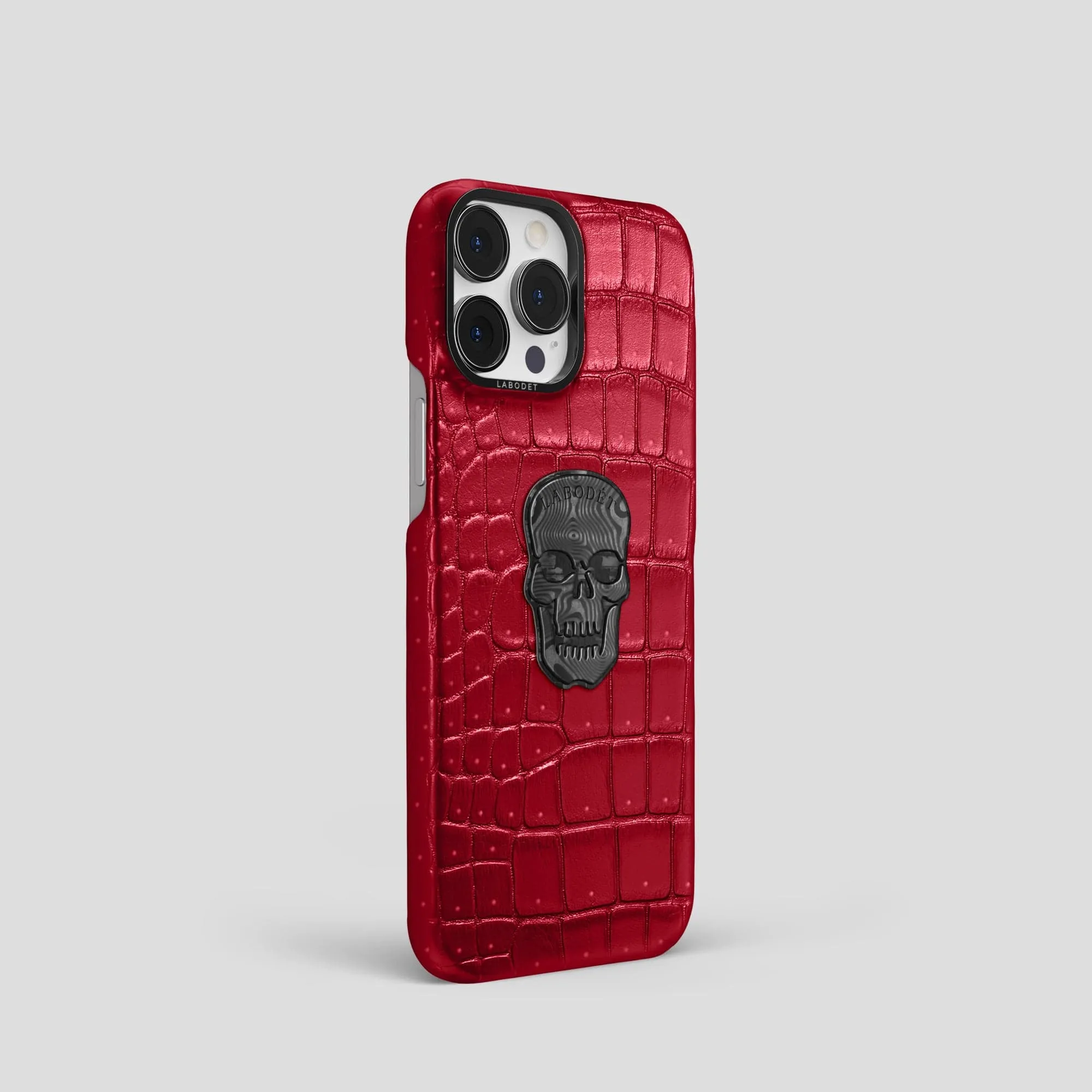 Classic Case With Carbon Skull For iPhone 15 Pro In Porosus Crocodile