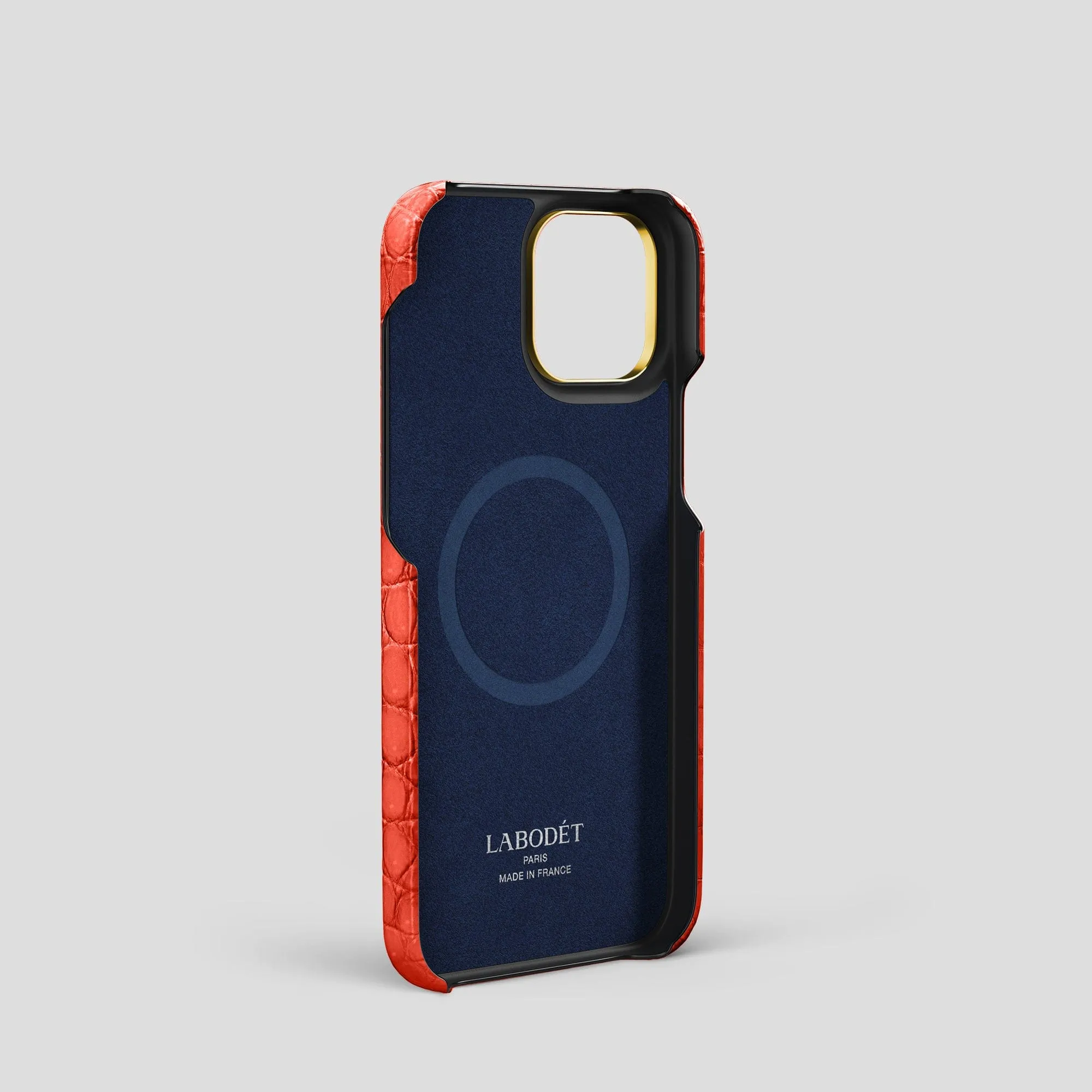 Classic Case With Carbon Skull For iPhone 15 Pro In Porosus Crocodile