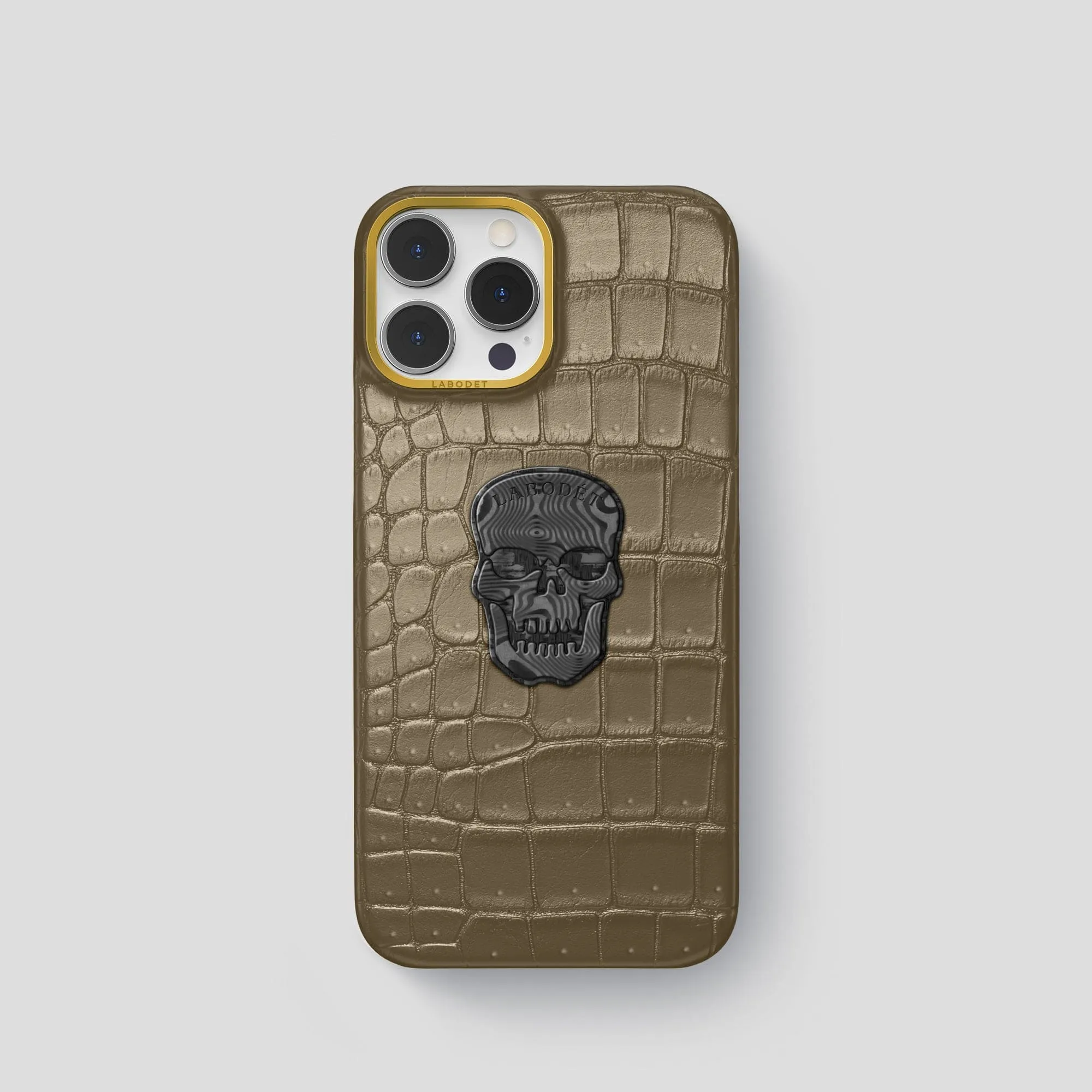 Classic Case With Carbon Skull For iPhone 15 Pro In Porosus Crocodile