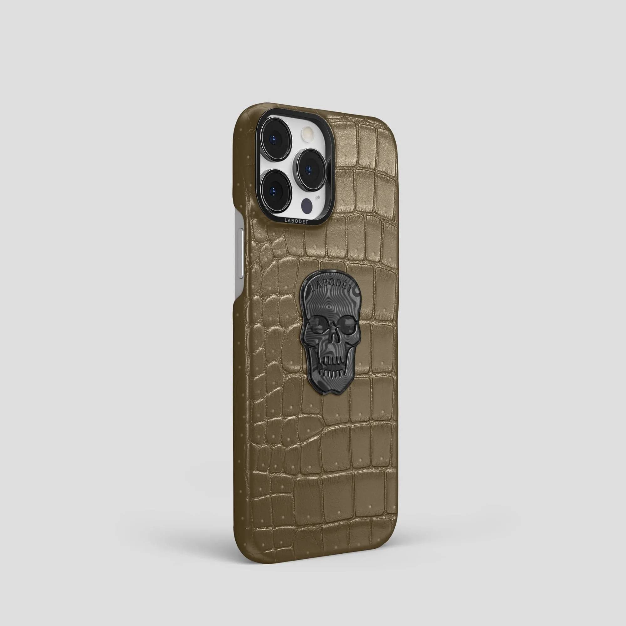 Classic Case With Carbon Skull For iPhone 15 Pro In Porosus Crocodile
