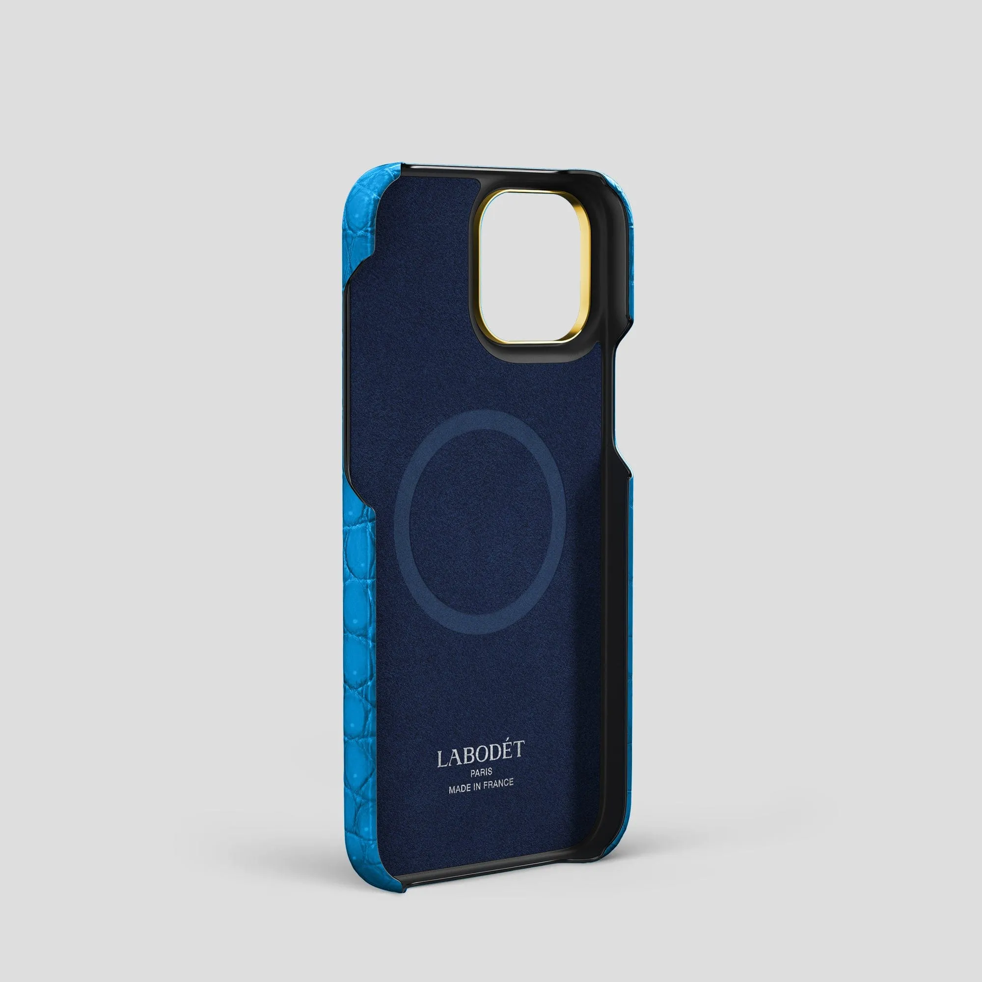 Classic Case With Carbon Skull For iPhone 15 Pro In Porosus Crocodile