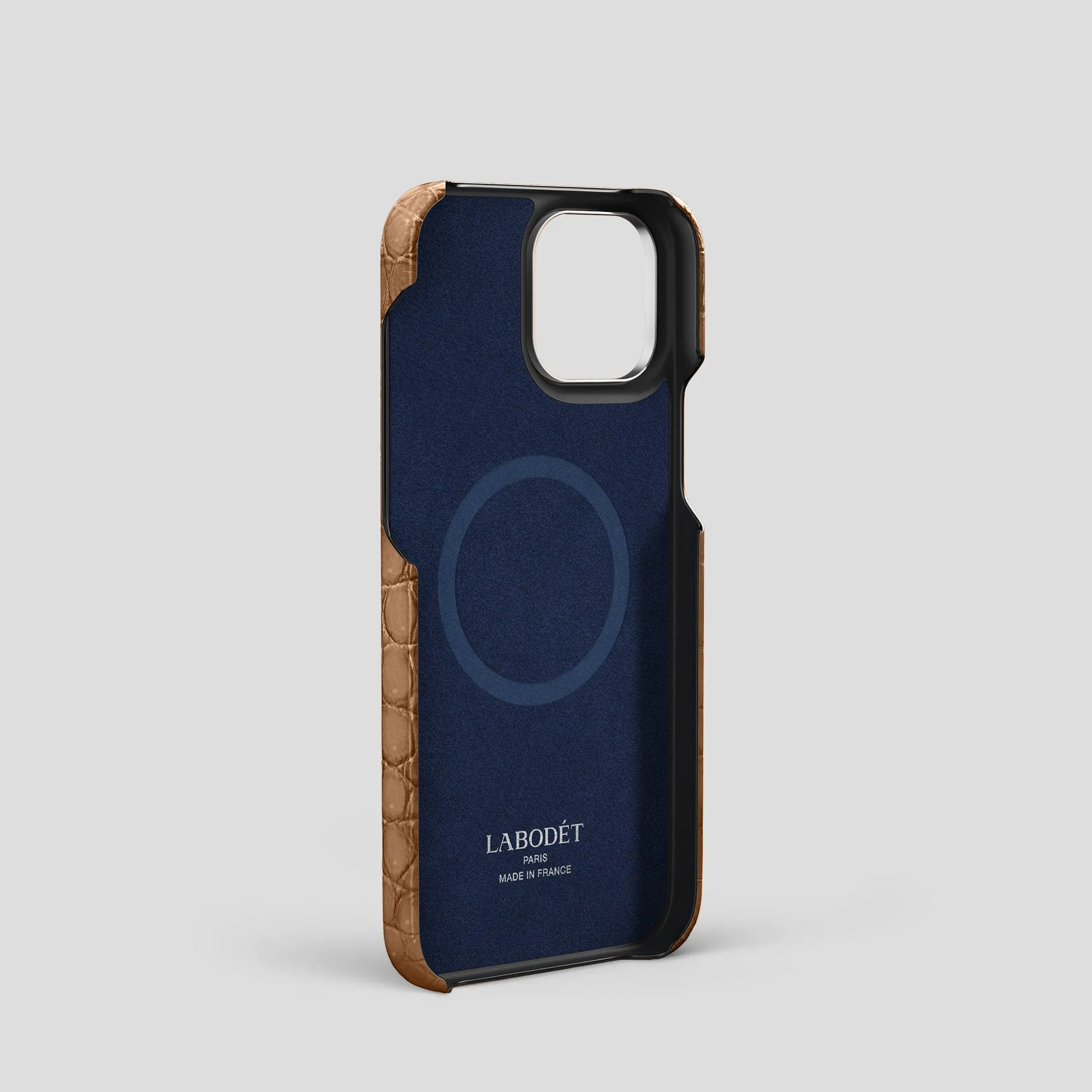 Classic Case With Carbon Skull For iPhone 15 Pro In Porosus Crocodile