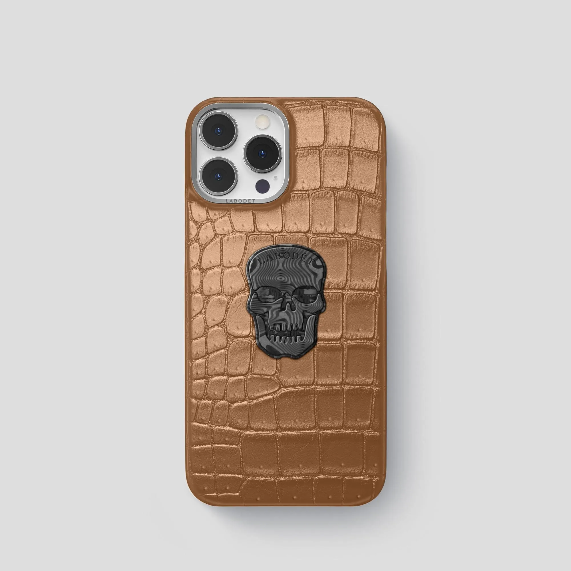 Classic Case With Carbon Skull For iPhone 15 Pro In Porosus Crocodile
